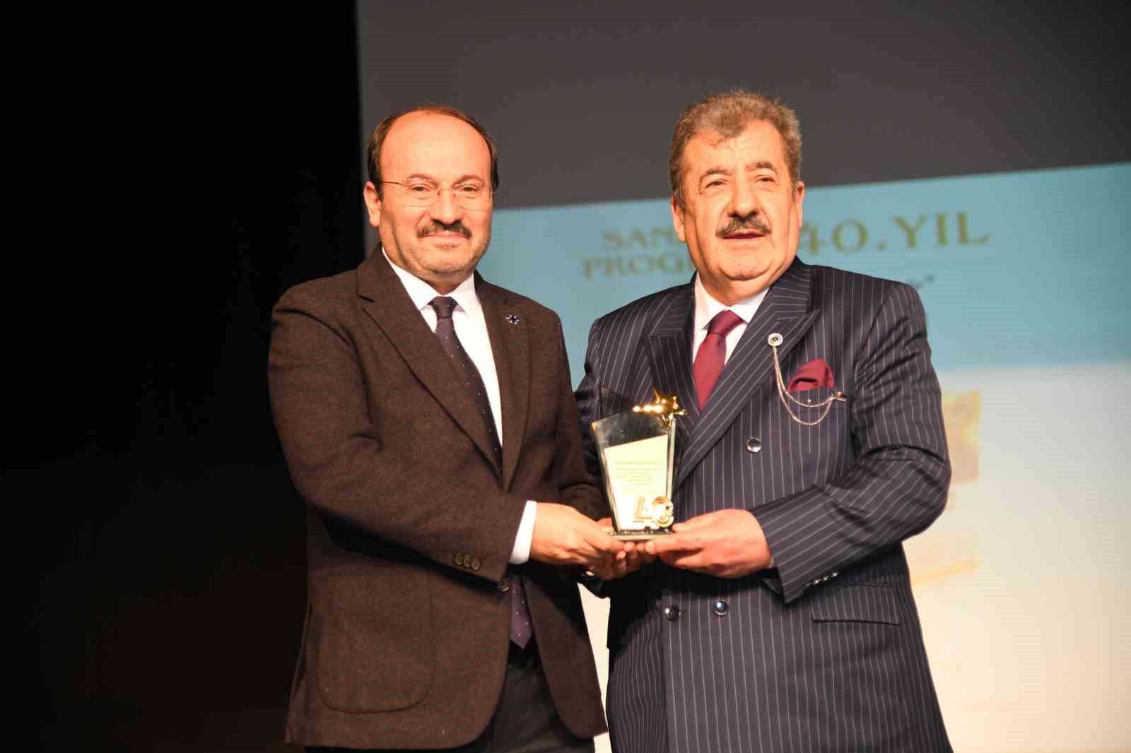 Hattatoğlu 40. sanat yılını kutladı
