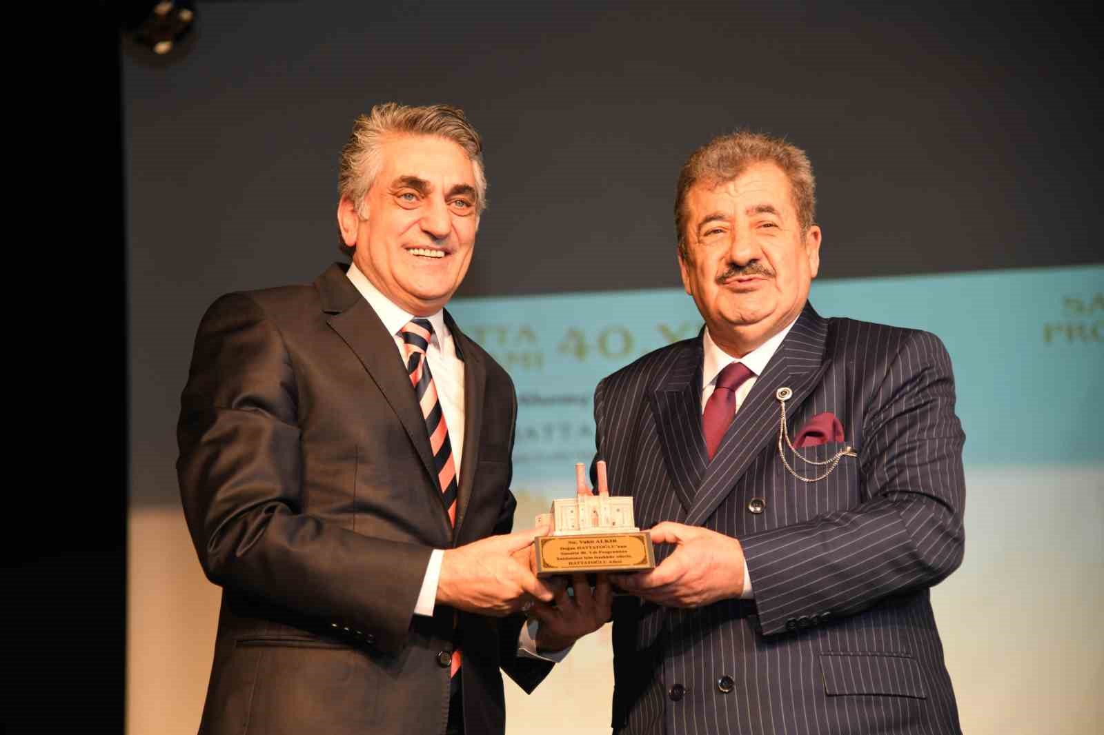 Hattatoğlu 40. sanat yılını kutladı
