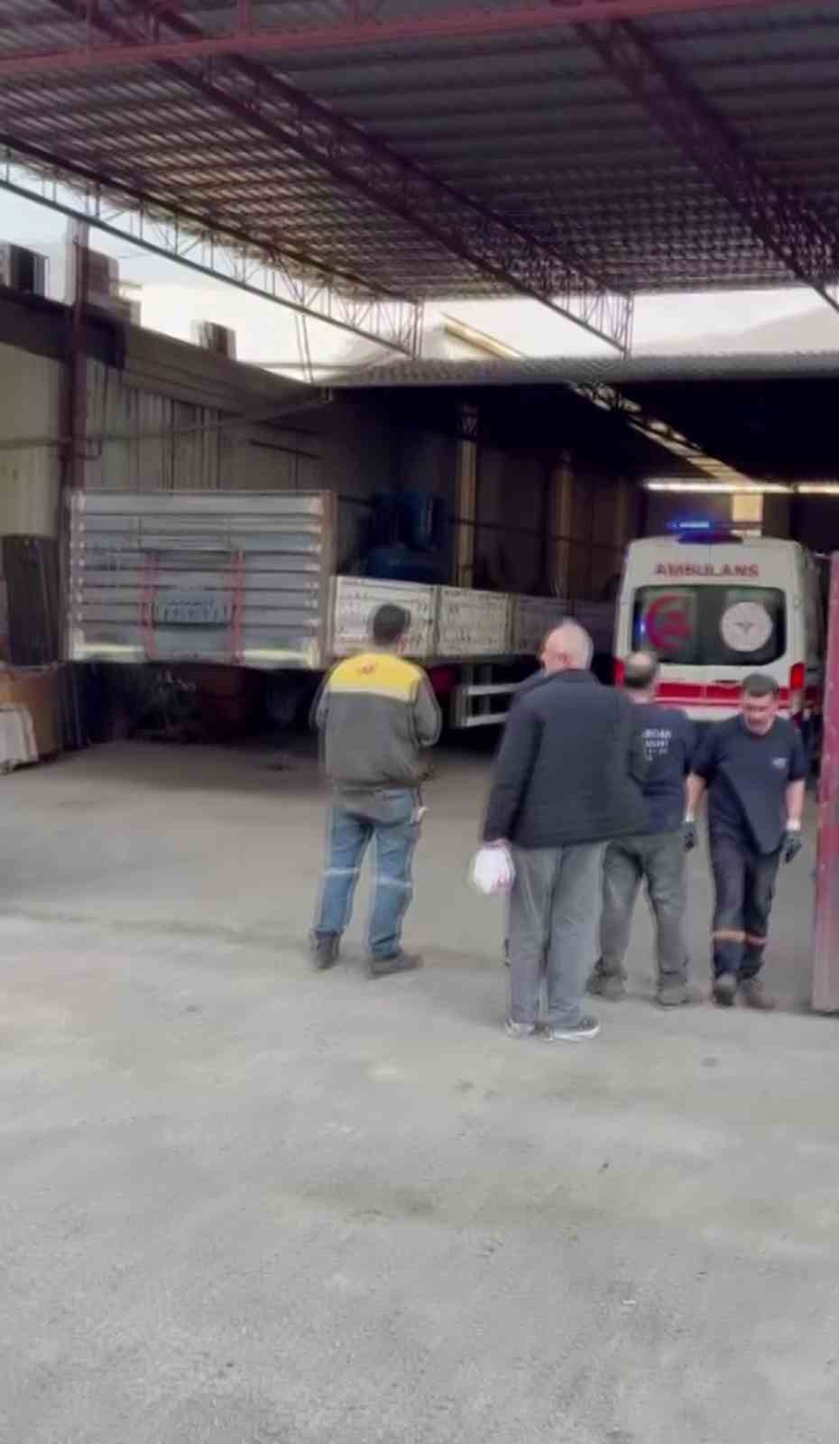 Hava bastığı tır lastiği patladı, jantın isabet etmesiyle can verdi
