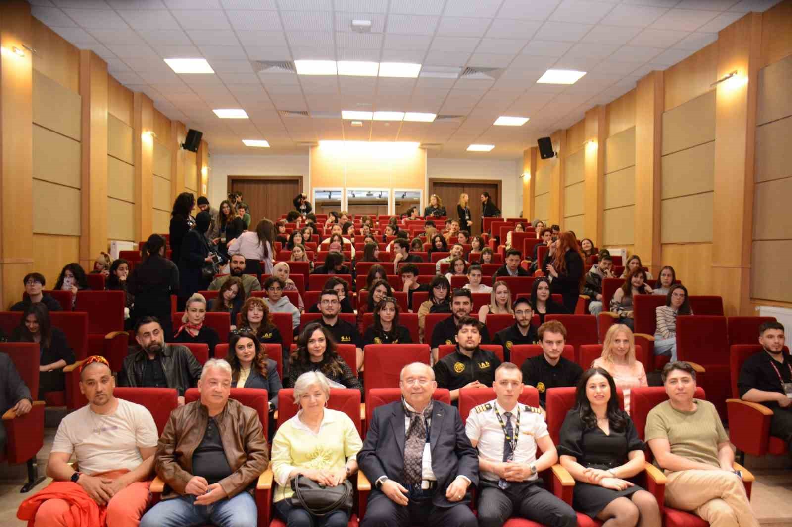 Havacılık sektörü uzmanları öğrencilerle bir araya geldi
