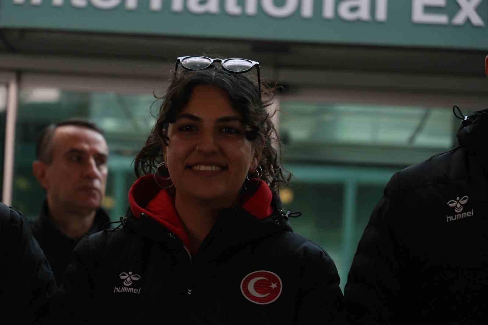 Havalı Silahlar Avrupa Şampiyonası’nı 7 madalyayla tamamlayan milli sporcular yurda döndü
