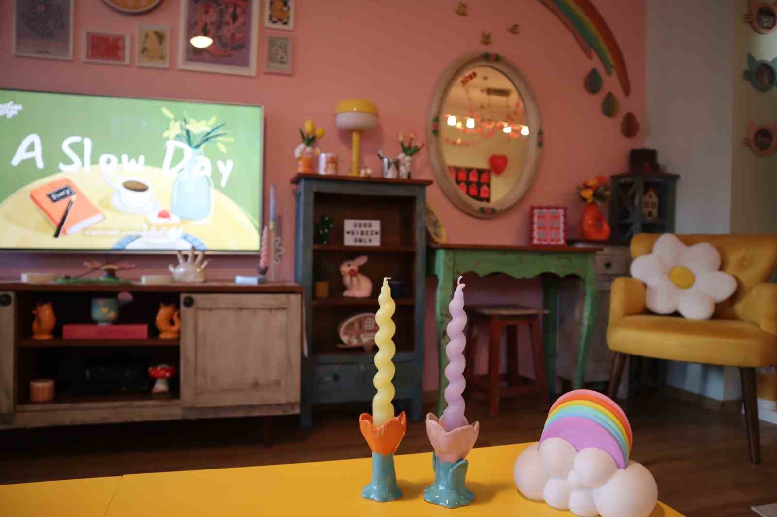 Hayal dünyasından gerçeğe uzanan renkli yolculuk: Bu ev masalları aratmıyor
