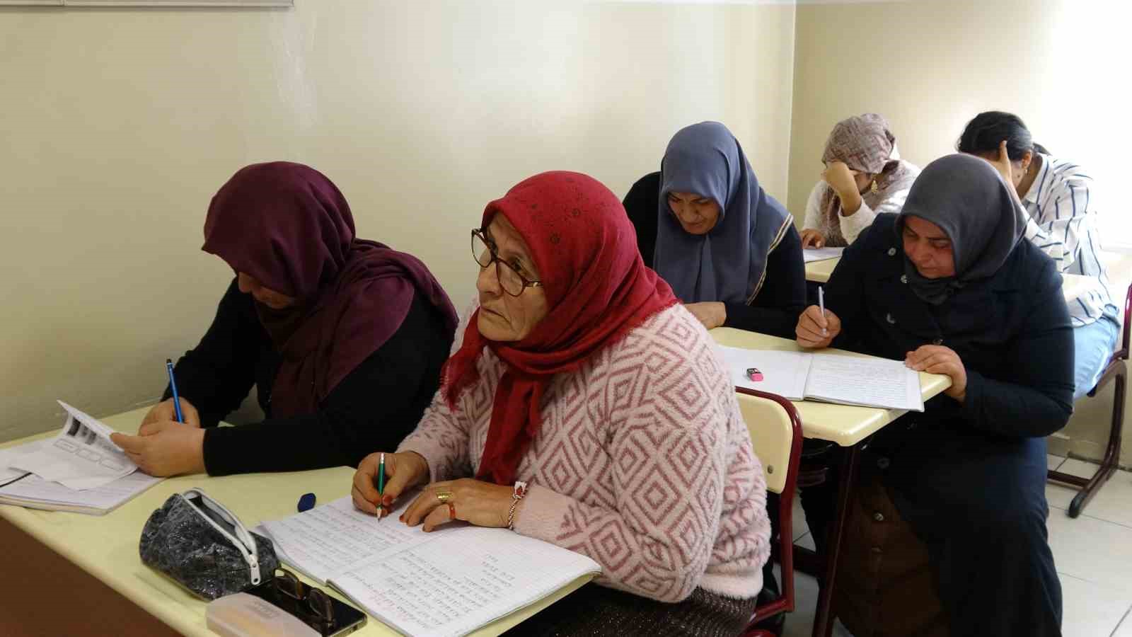 Hayalini 60 yıl sonra gerçekleştirdi
Hayalini 60 yıl sonra gerçekleştirdi