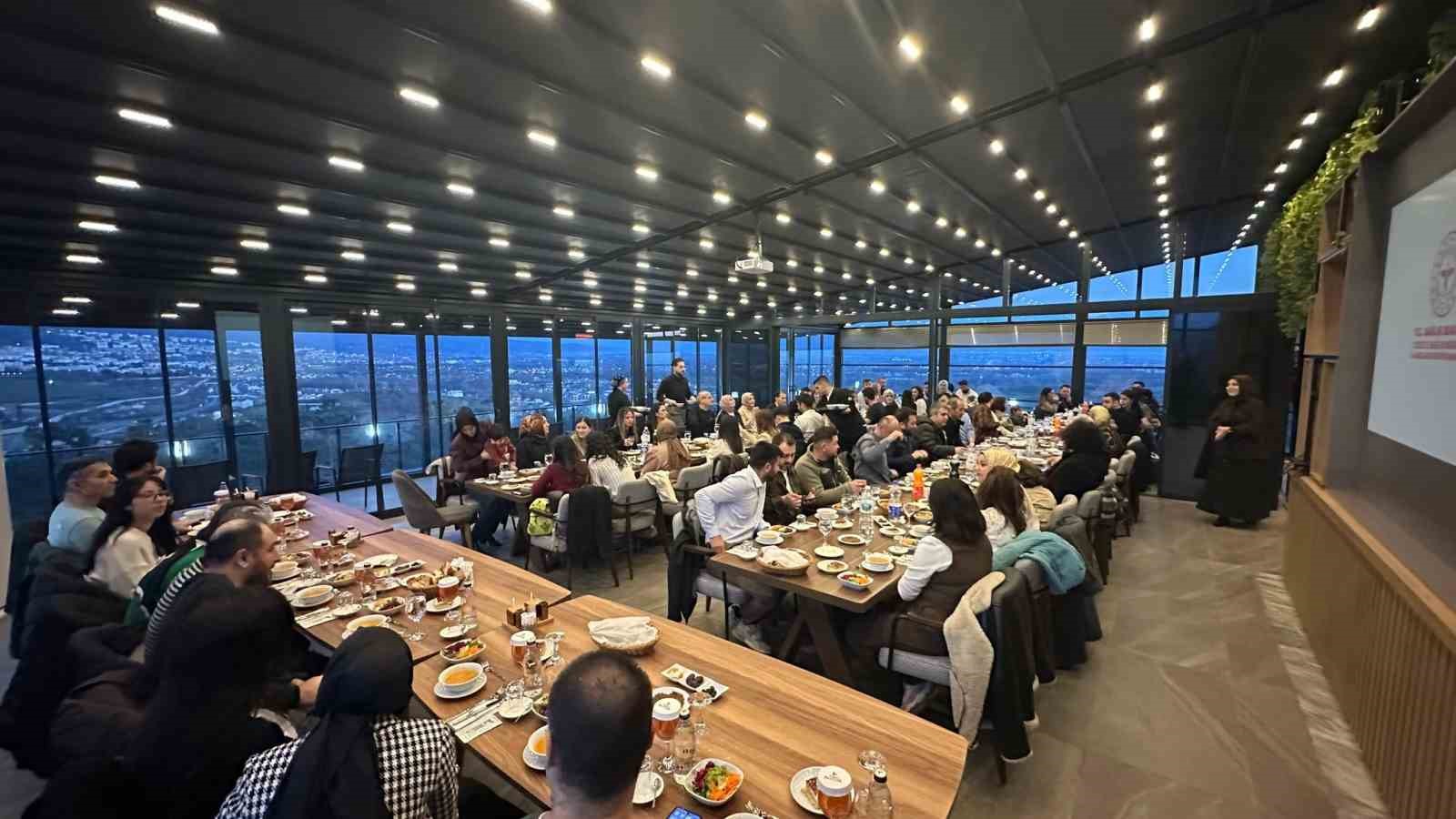 Hayat kurtaranlar iftarda bir araya geldi
