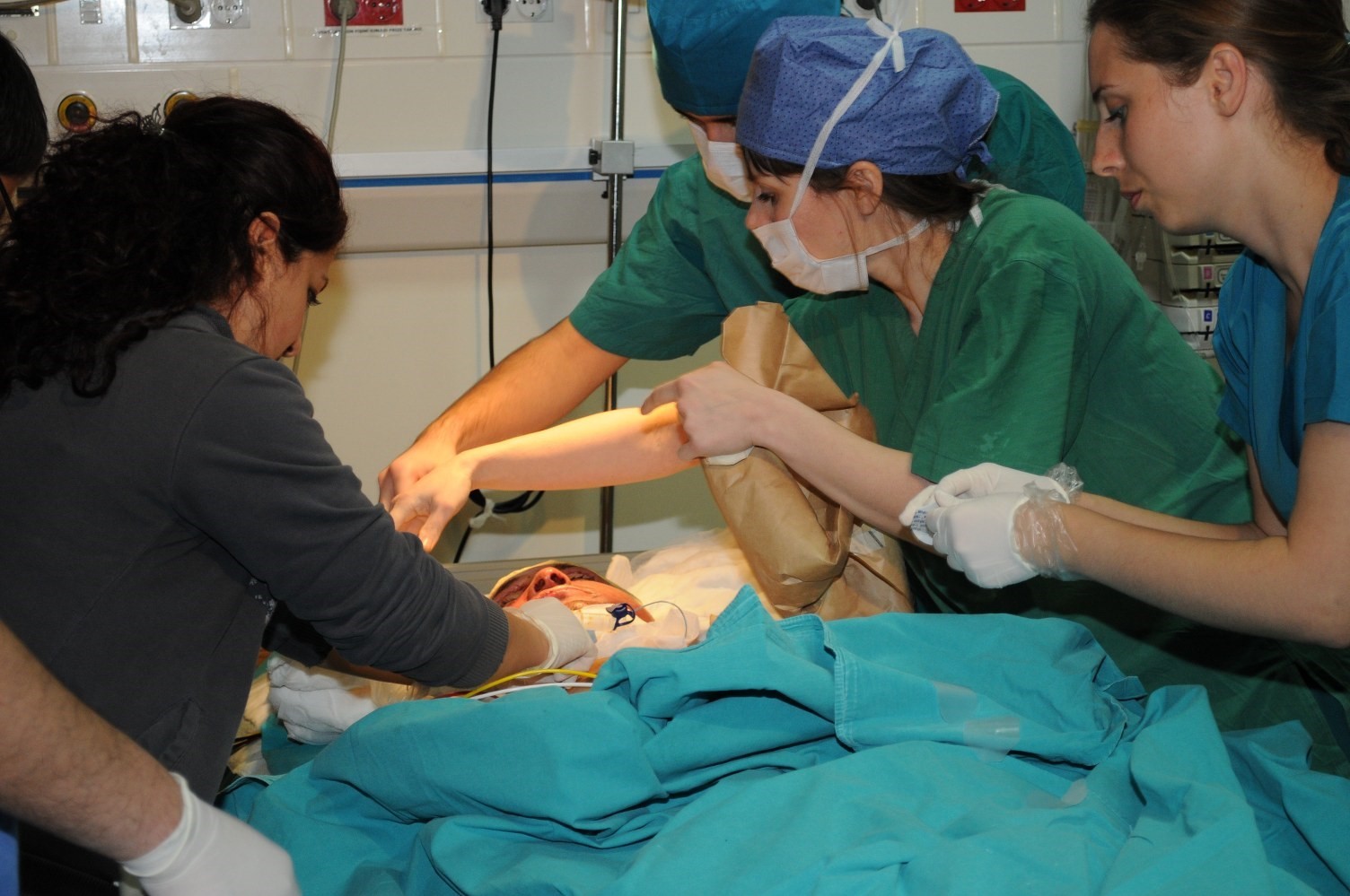Hayata 14 yıldır başka bir yüzle bakıyor: Türkiye’nin ilk yüz nakli, 14 yıl sonra yeni hayatının mimarlarıyla yeniden buluştu
Hayata 14 yıldır başka bir yüzle bakıyor: Türkiye’nin ilk yüz nakli, 14 yıl sonra yeni hayatının mimarlarıyla yeniden buluştu