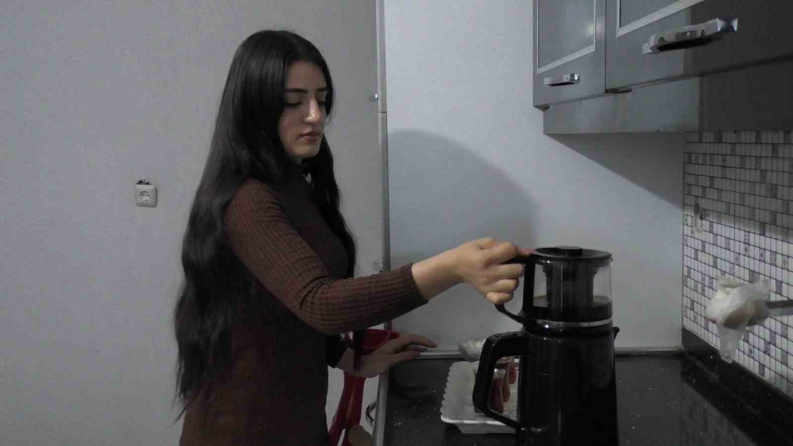 Hayata iki kez tutundu, şimdi adım atmak istiyor
Hayata iki kez tutundu, şimdi adım atmak istiyor