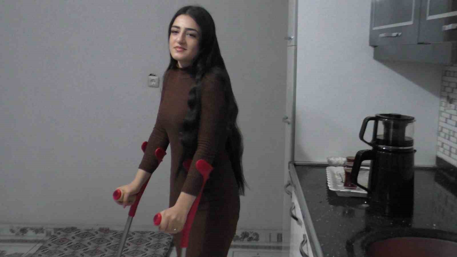 Hayata iki kez tutundu, şimdi adım atmak istiyor
Hayata iki kez tutundu, şimdi adım atmak istiyor