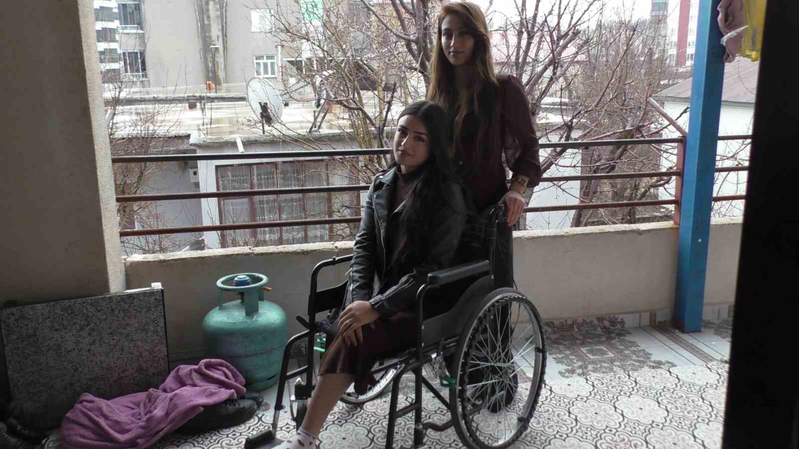 Hayata iki kez tutundu, şimdi adım atmak istiyor
Hayata iki kez tutundu, şimdi adım atmak istiyor