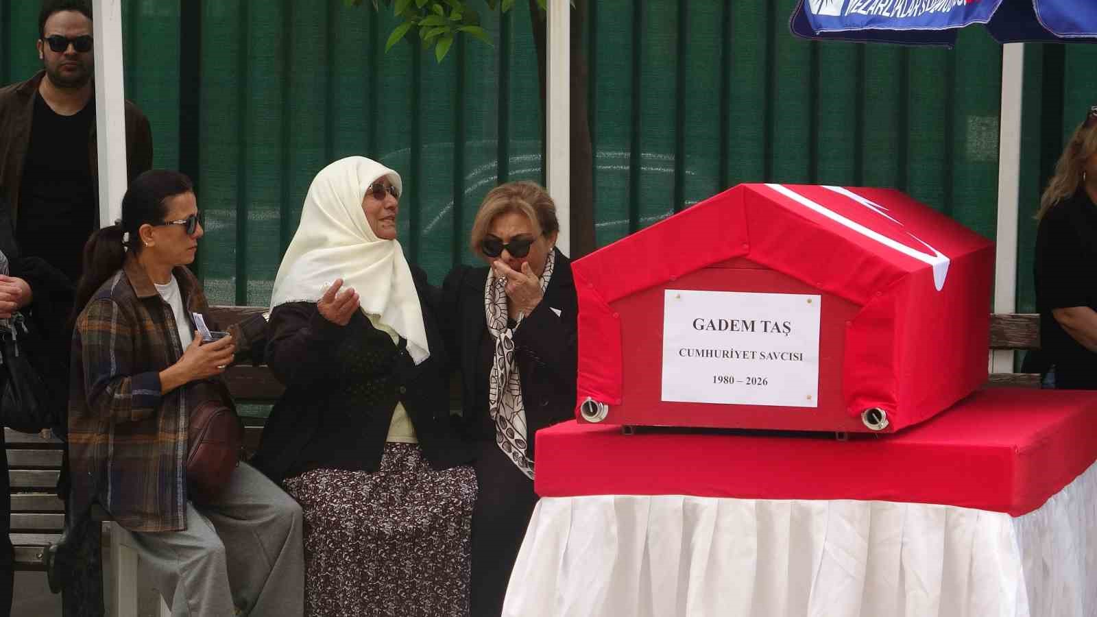 Hayatını kaybeden Cumhuriyet Savcısı Gadem Taş’a adliyede hüzünlü veda
