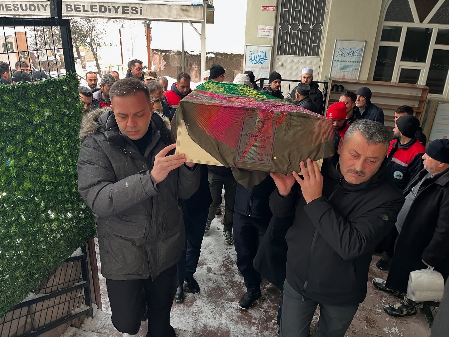 Hayatını kaybeden engelli ve kimsesiz kız çocuğu toprağa verildi
