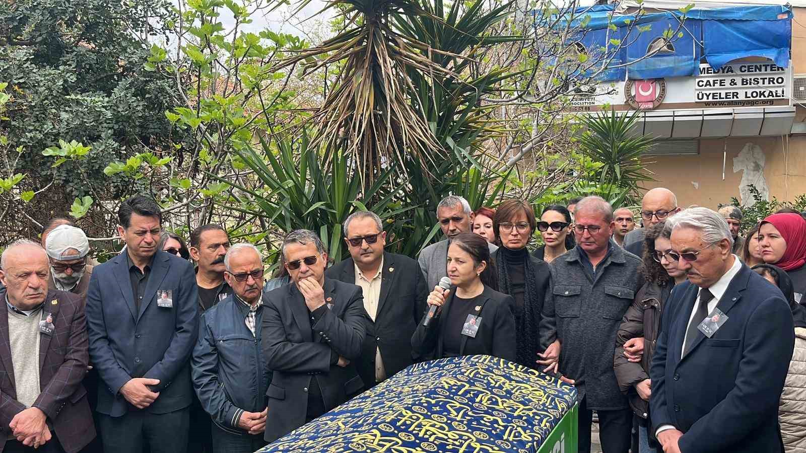 Hayatını kaybeden gazeteci Fazıl Tunç son yolculuğuna uğurlandı
