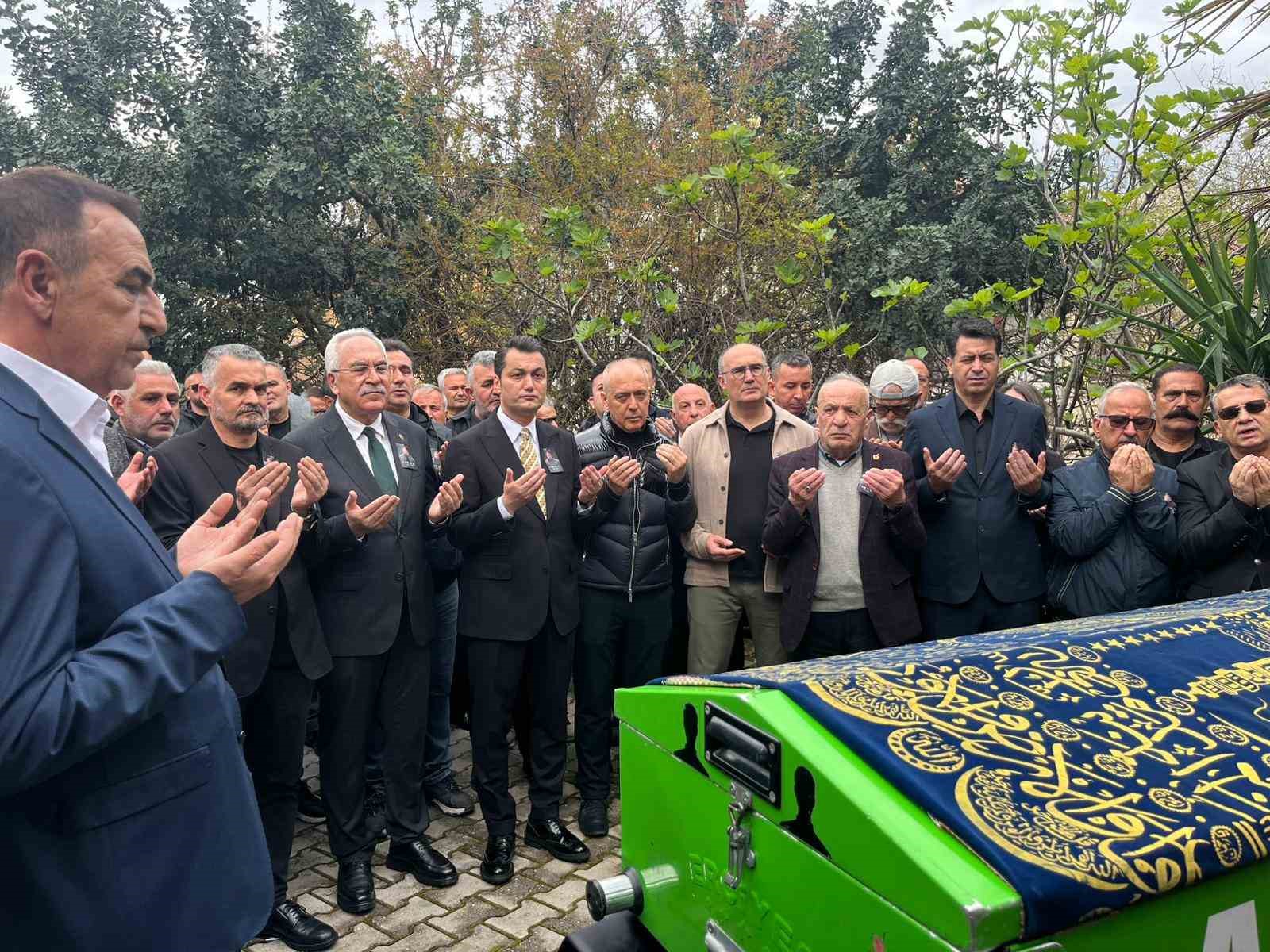 Hayatını kaybeden gazeteci Fazıl Tunç son yolculuğuna uğurlandı
