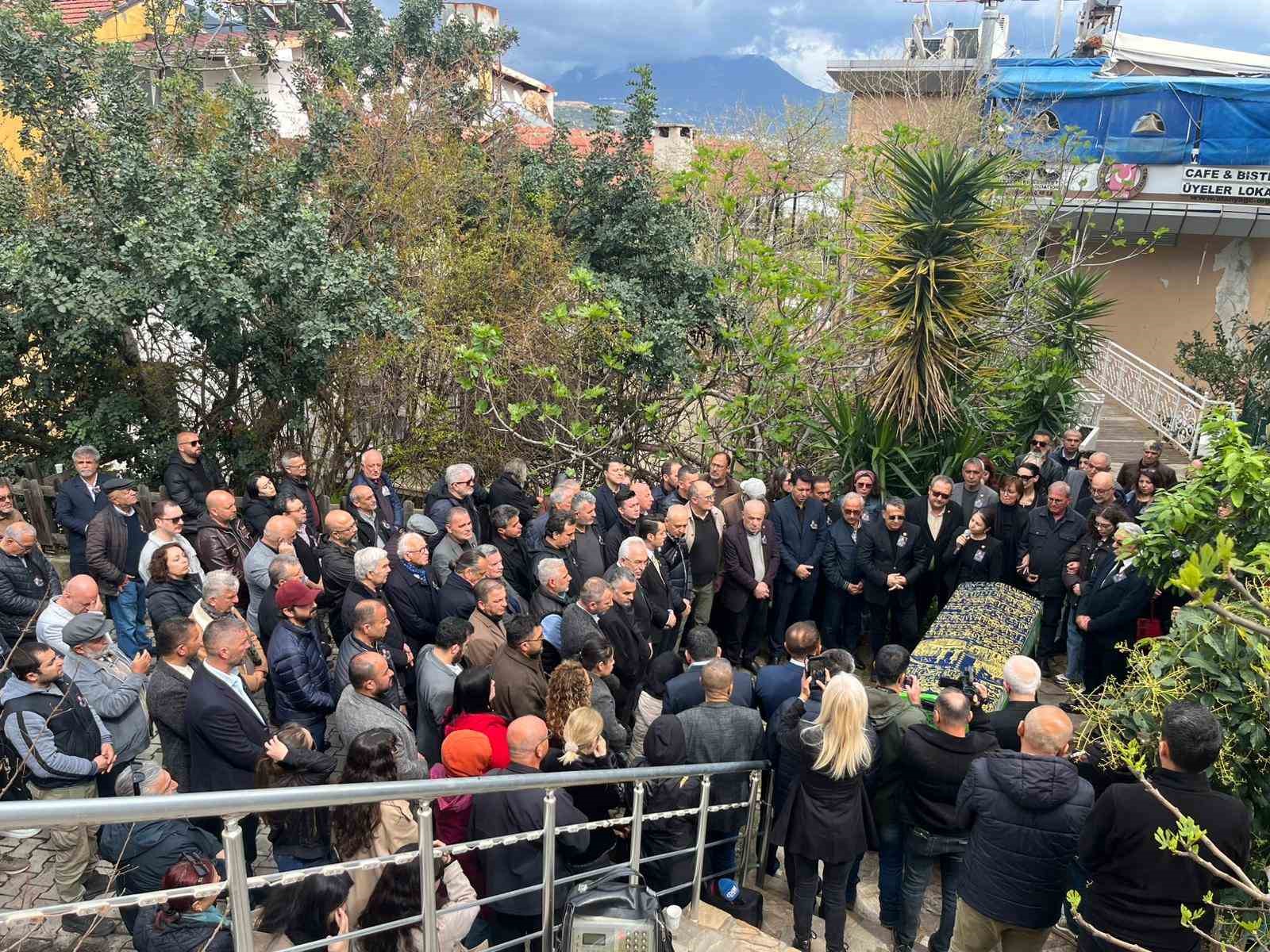 Hayatını kaybeden gazeteci Fazıl Tunç son yolculuğuna uğurlandı
