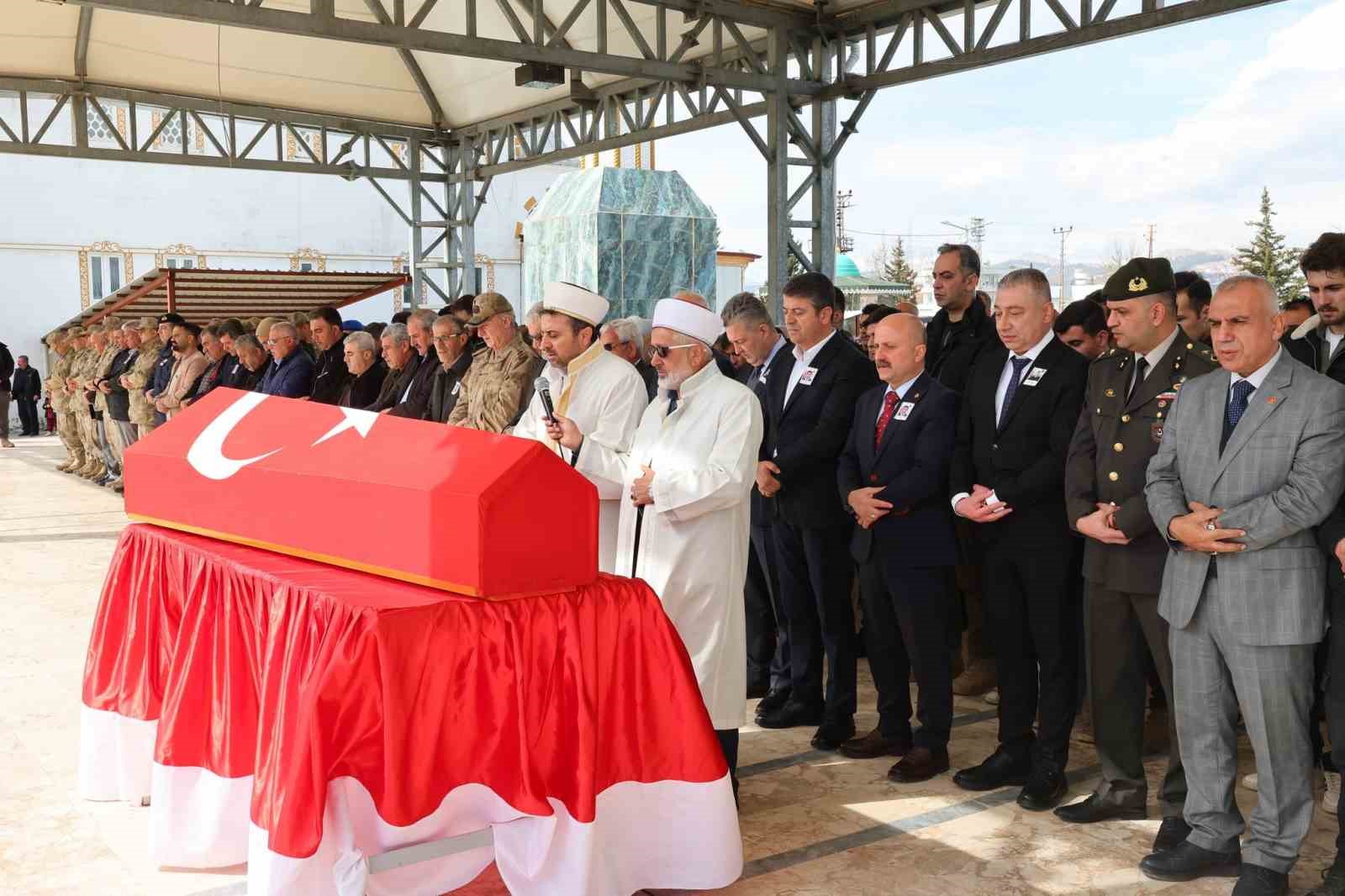 Hayatını kaybeden uzman çavuş toprağa verildi
