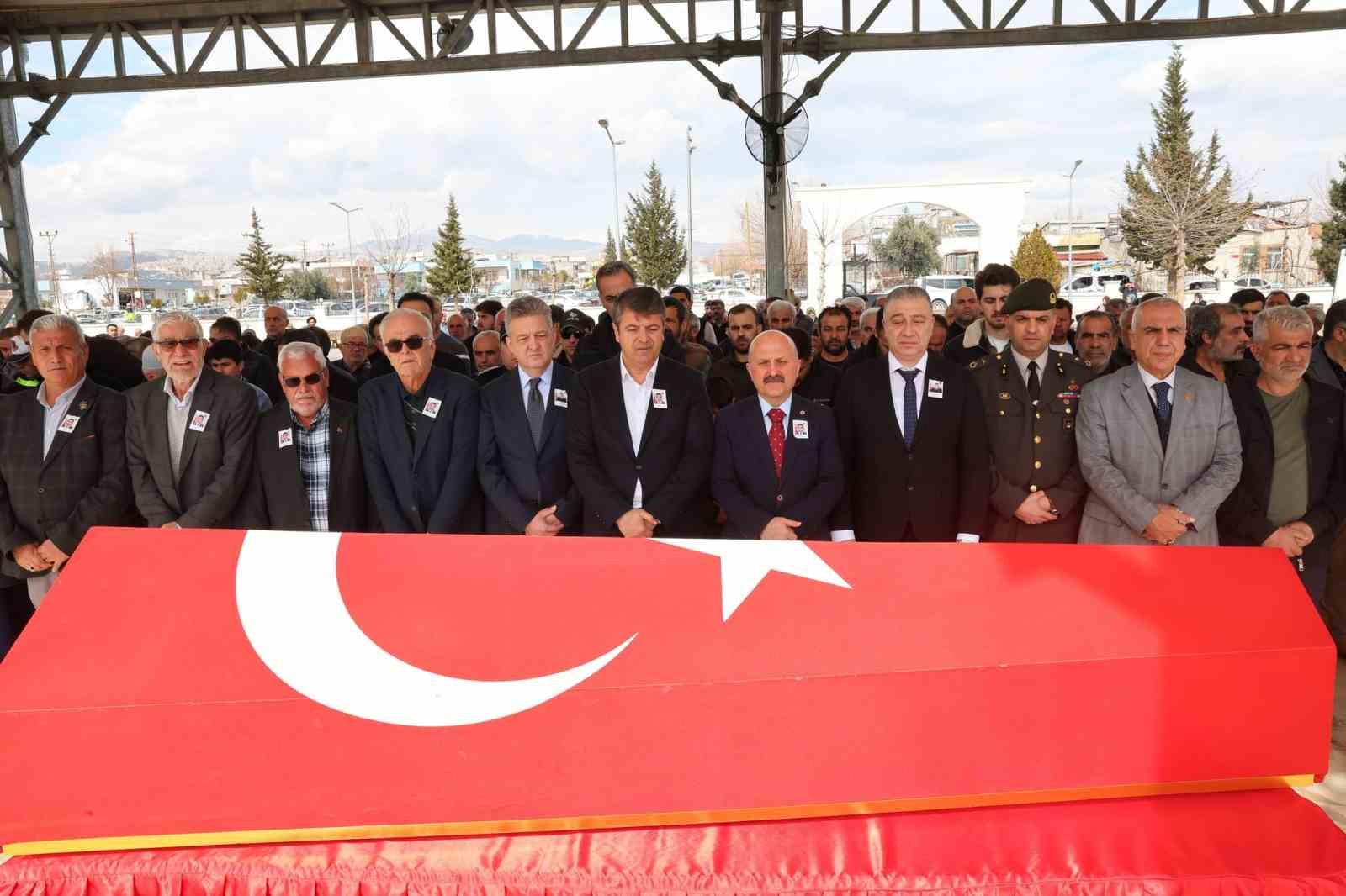 Hayatını kaybeden uzman çavuş toprağa verildi
