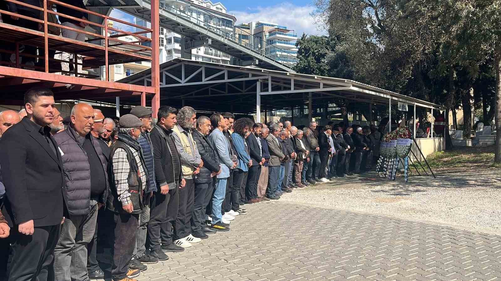 Hayatını kaybeden Zafer Partisi Alanya İlçe Başkanı son yolculuğuna uğurlandı
