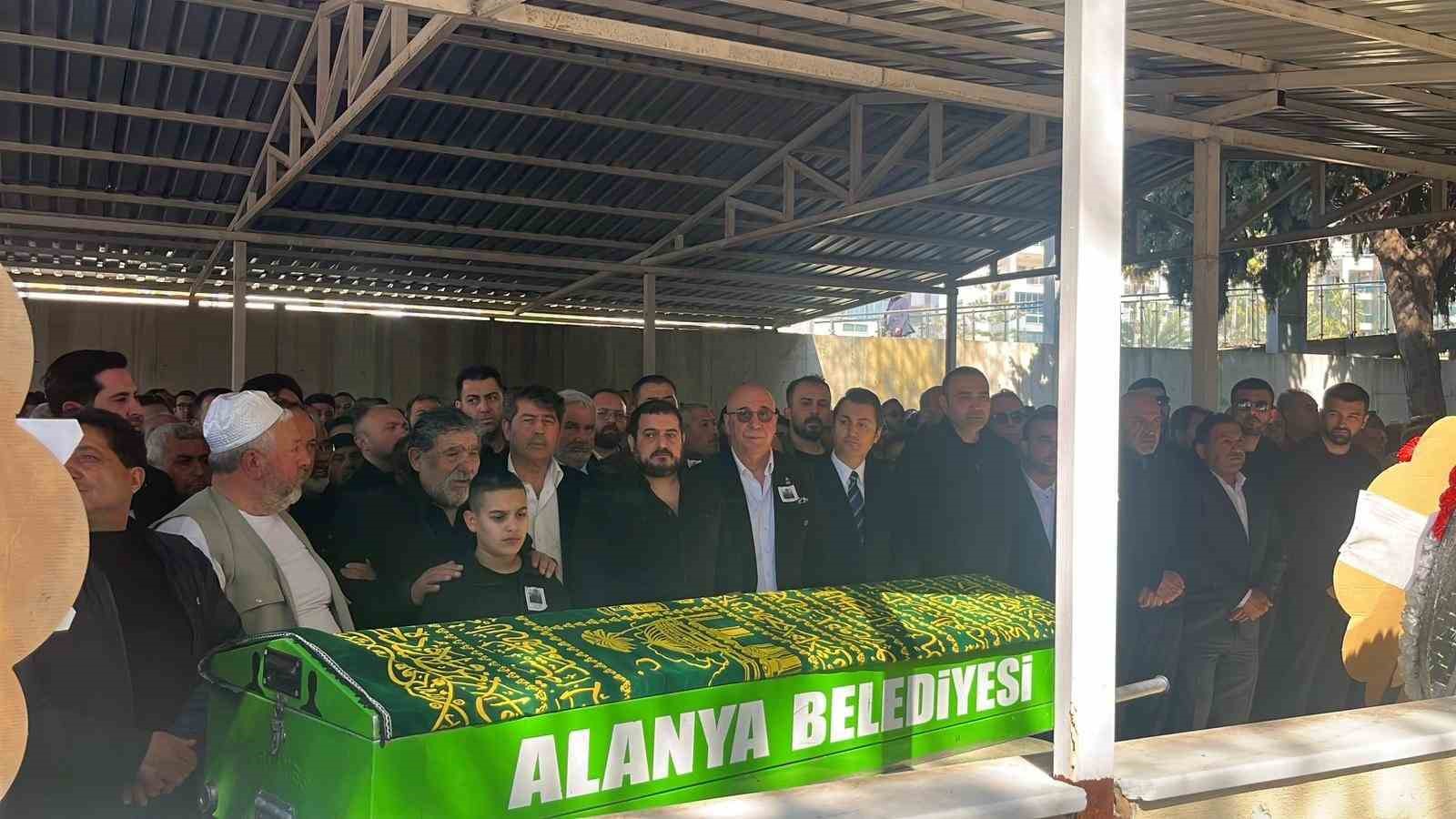 Hayatını kaybeden Zafer Partisi Alanya İlçe Başkanı son yolculuğuna uğurlandı
