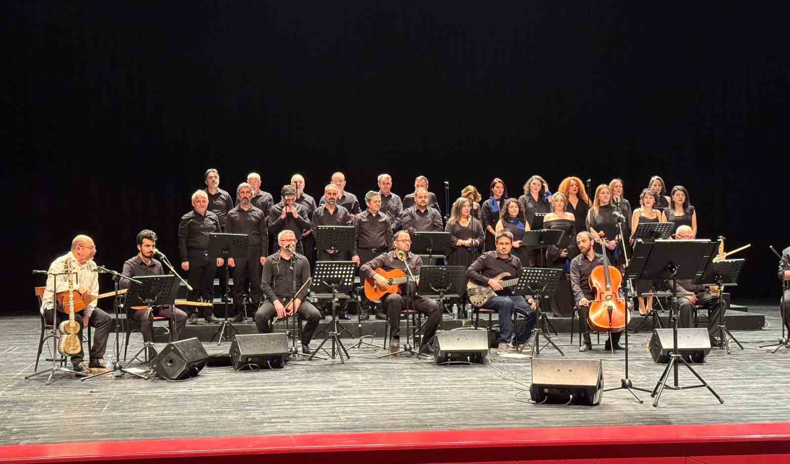 ’Hayattan Sesler Korosu’ndan ayakta alkışlanan konser
