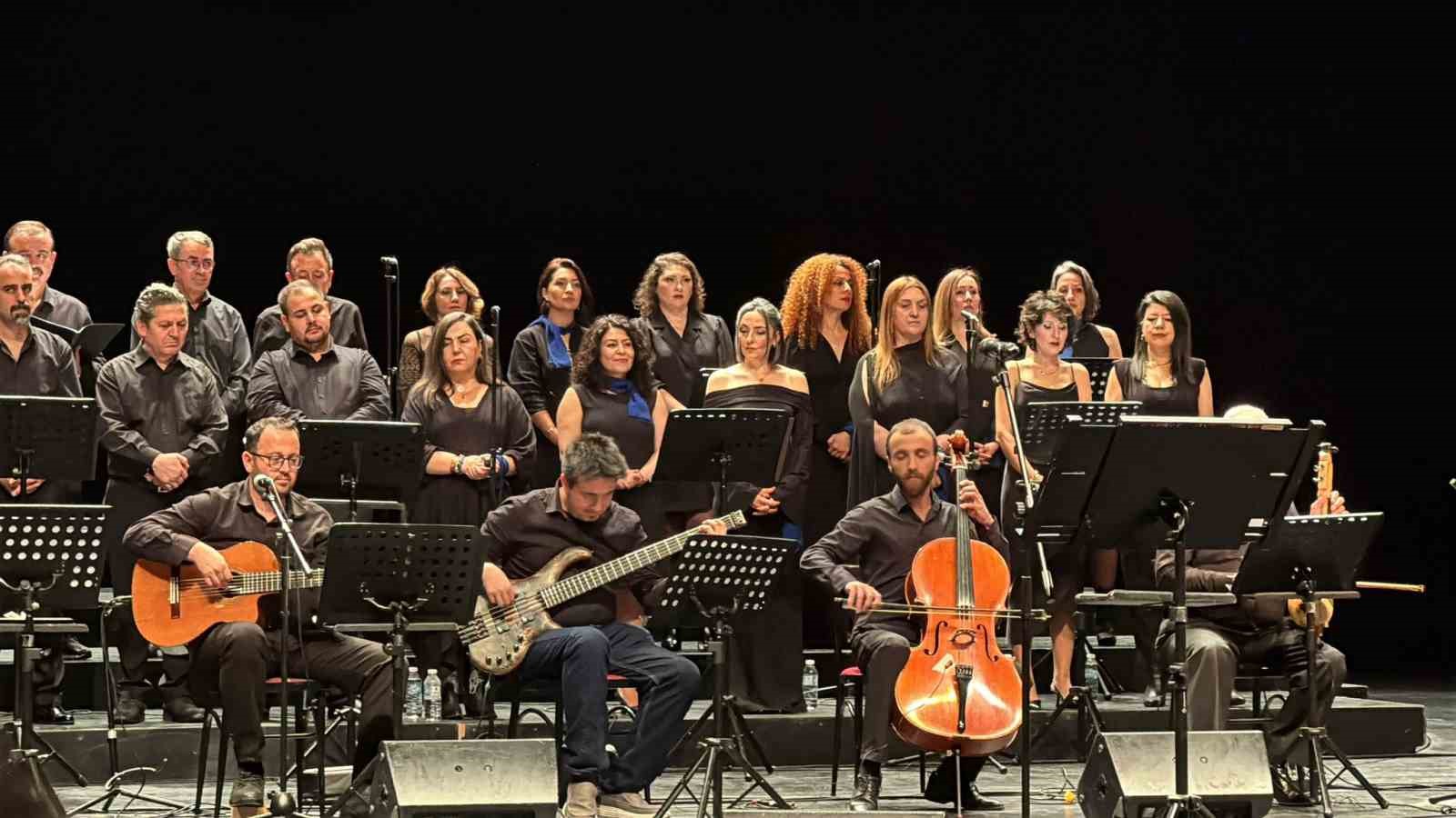 ’Hayattan Sesler Korosu’ndan ayakta alkışlanan konser
