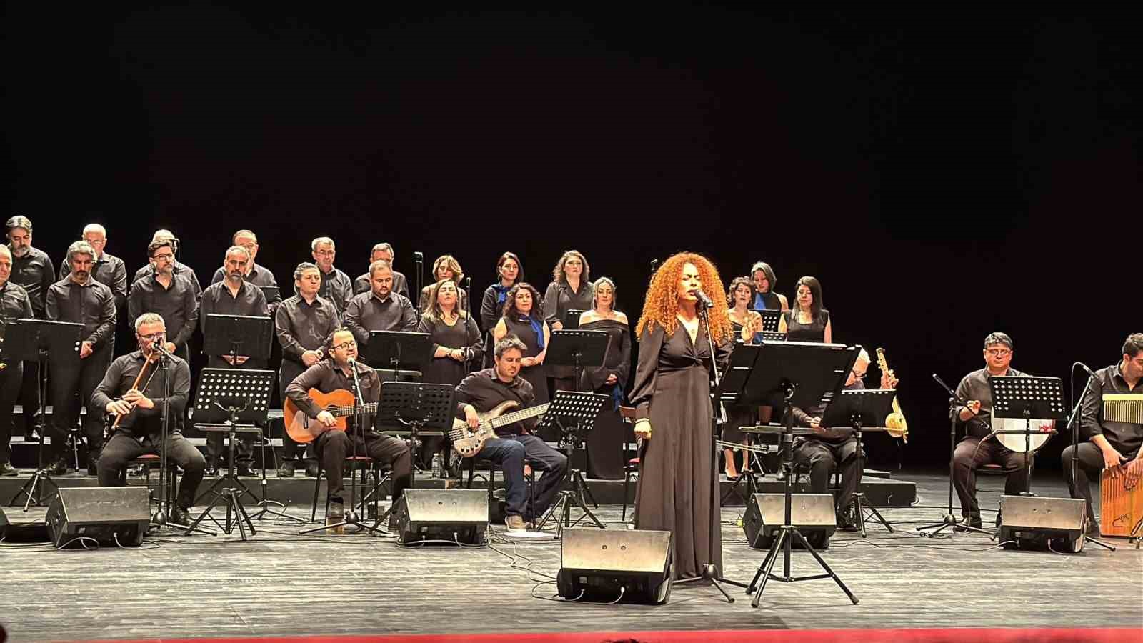 ’Hayattan Sesler Korosu’ndan ayakta alkışlanan konser
