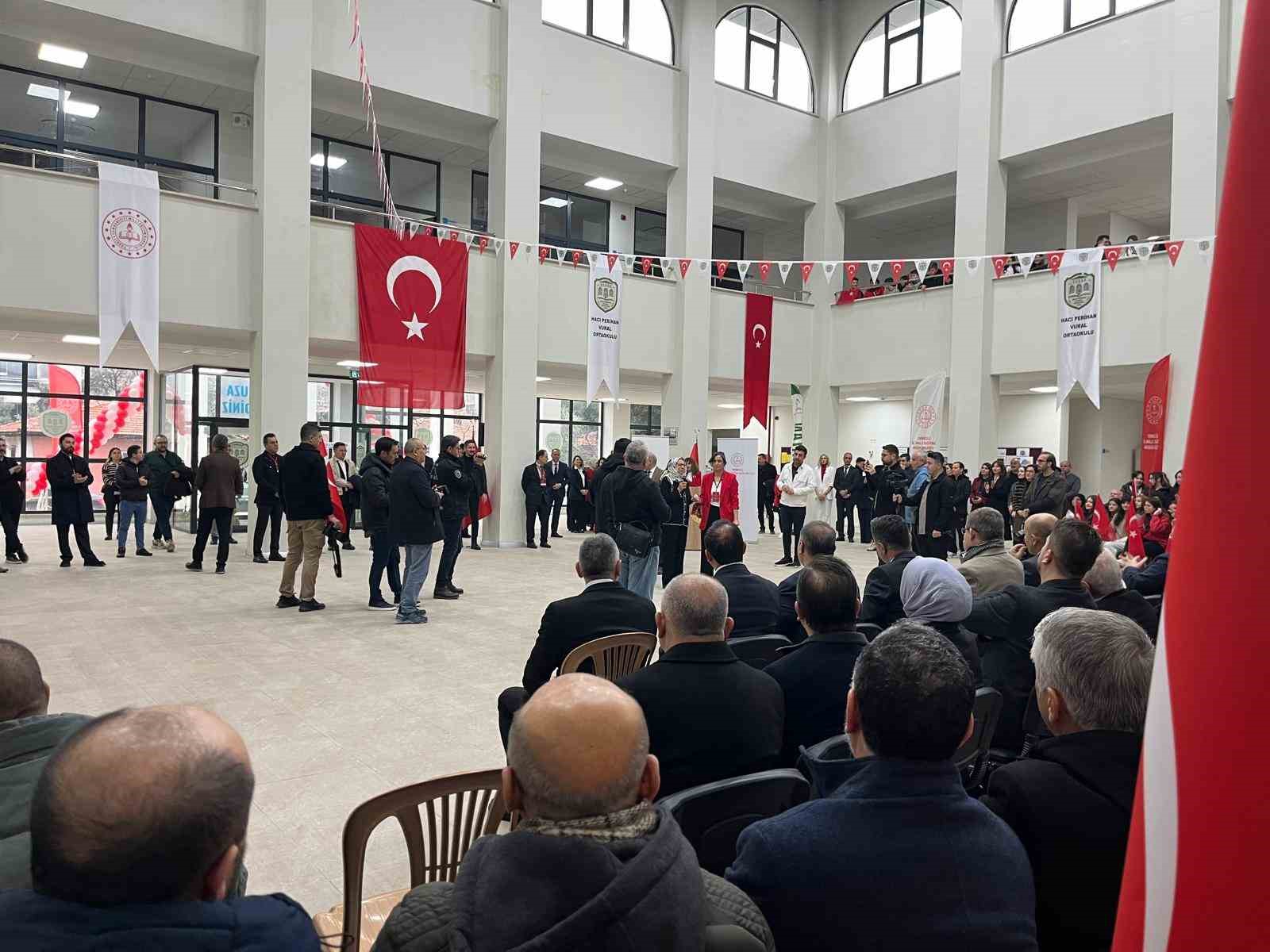 Hayırsever ailesinin Buldan’a yaptırdığı ikinci okul törenle açıldı
