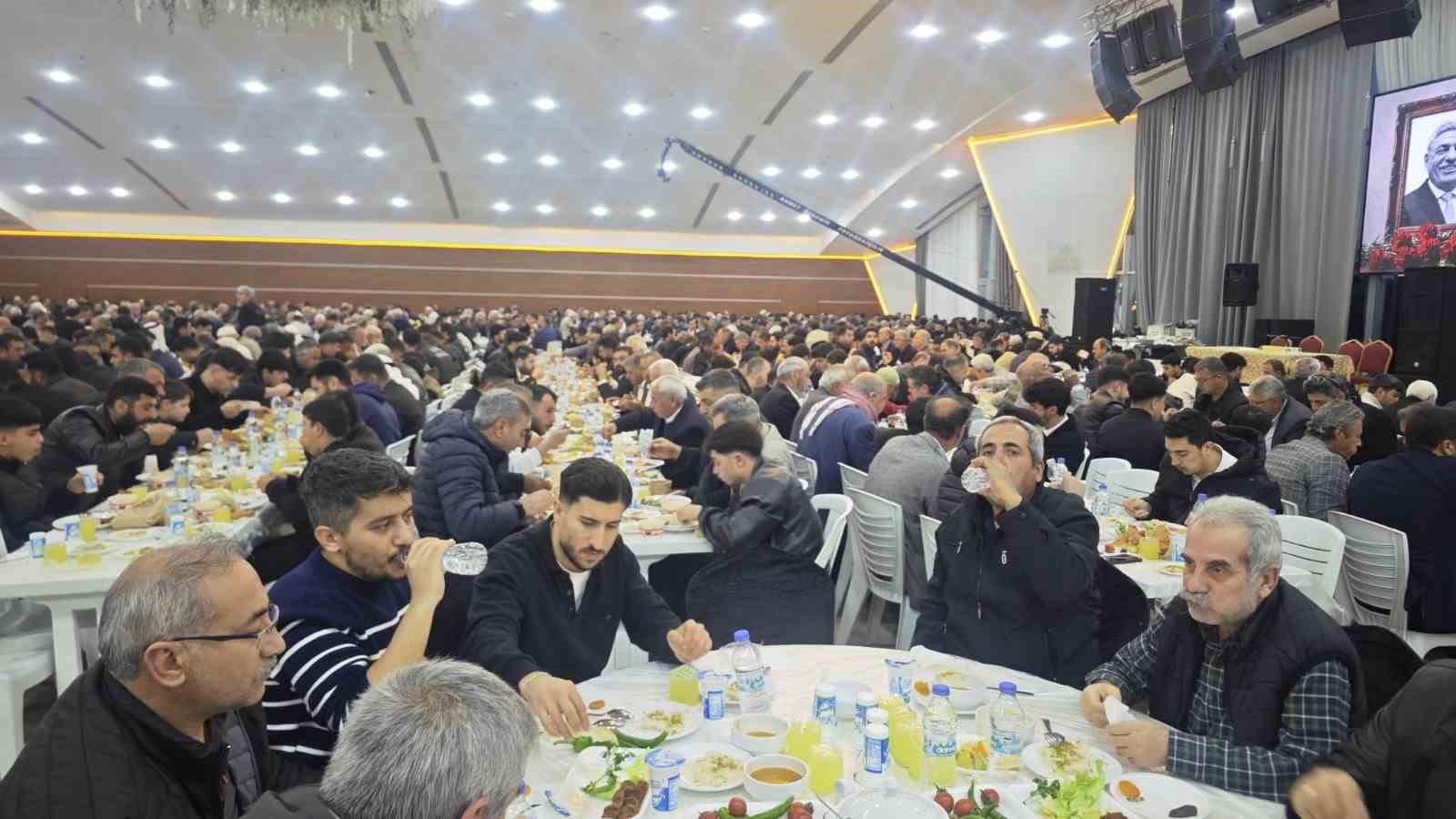 Hayırsever iş adamı, Mardin’de iftar programıyla anıldı
