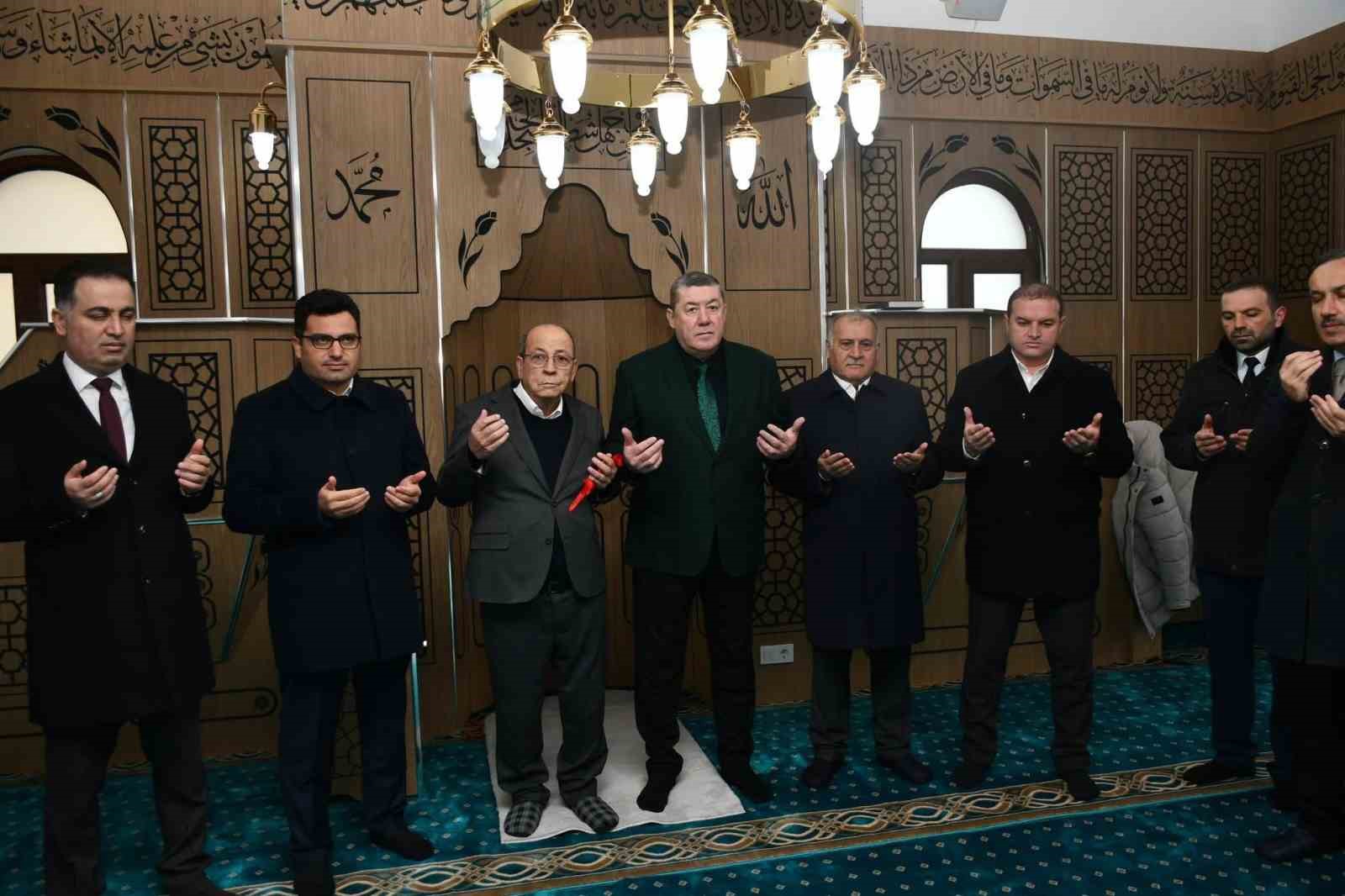 Hayırsever iş insanı babası adına cami yaptırdı
