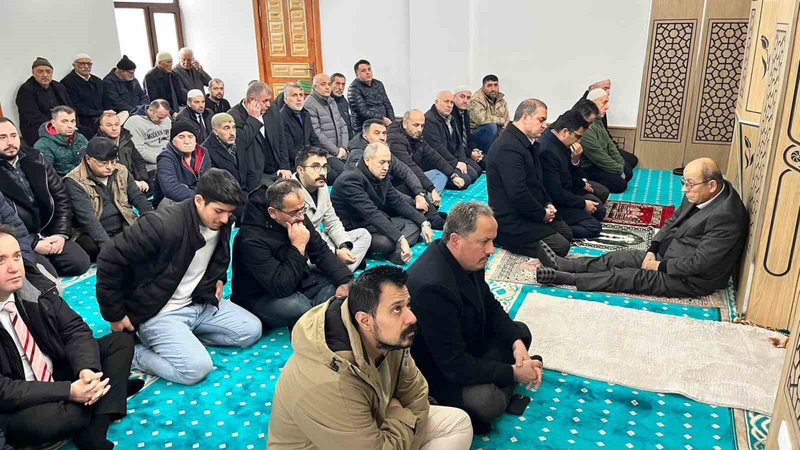 Hayırsever iş insanı babası adına cami yaptırdı
