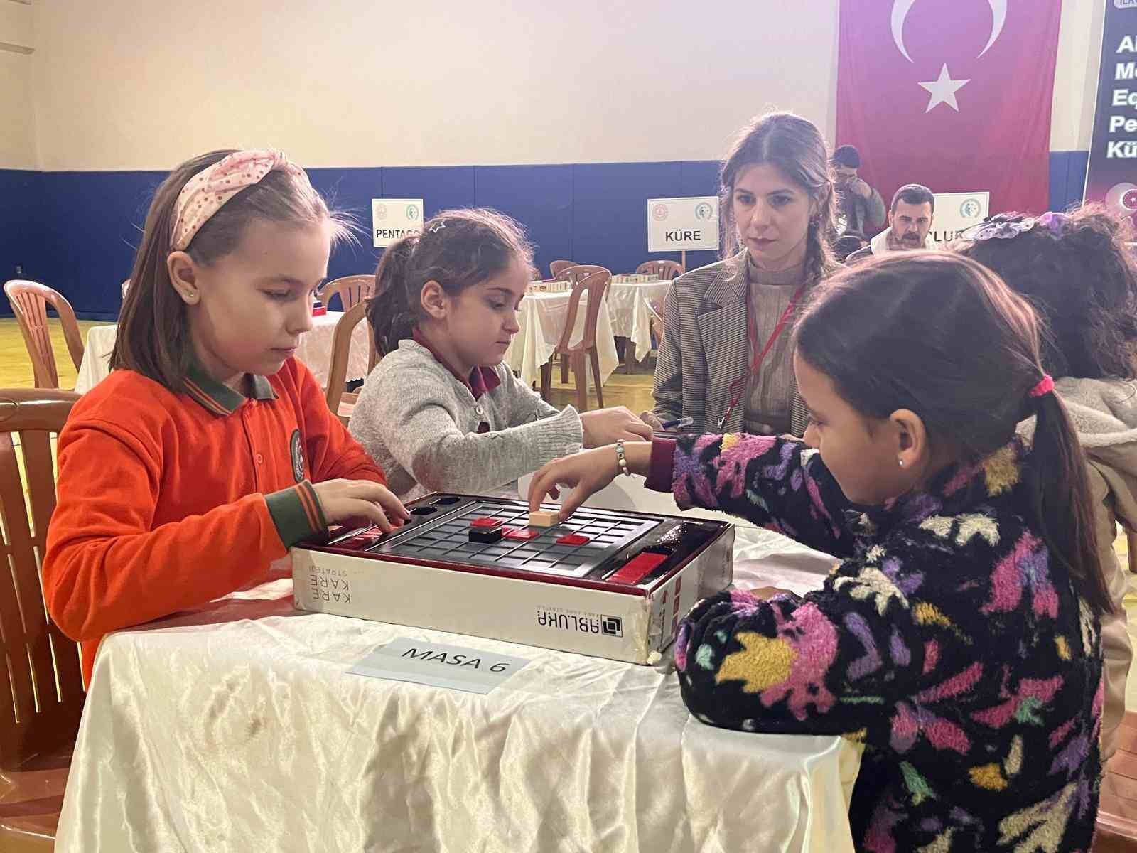 Hayrabolu’da akıl ve zeka oyunları turnuvası düzenlendi
