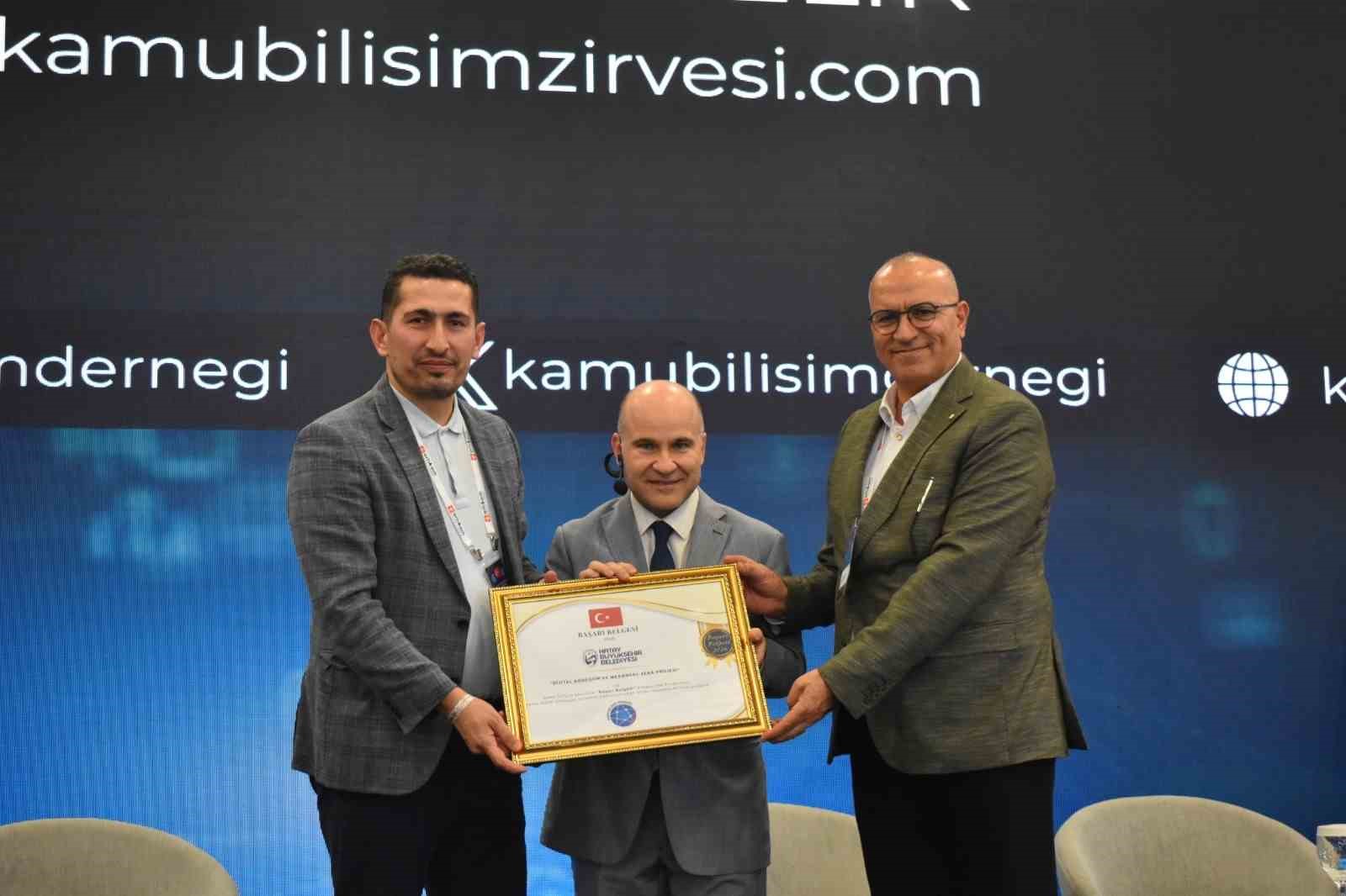HBB, kamu bilişim zirvesinde başarıya layık görüldü
