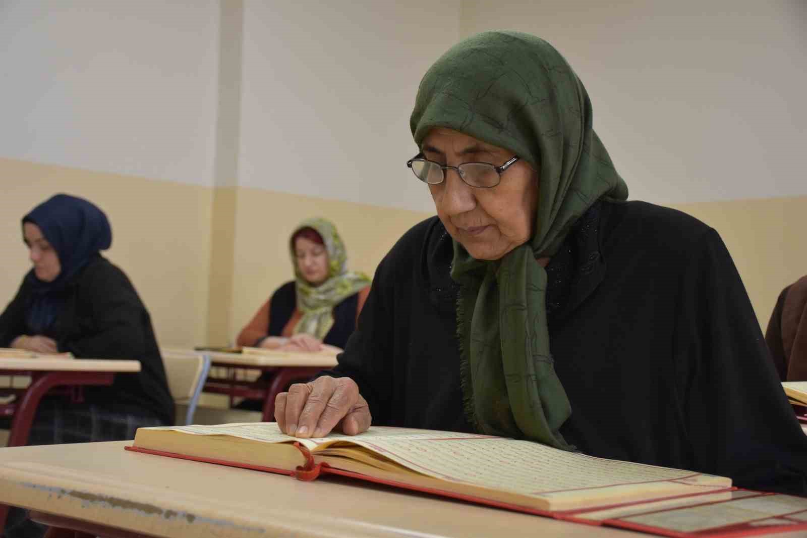 Hece hece başladı, 70’inden sonra Kur’an-ı Kerim’i öğrendi
