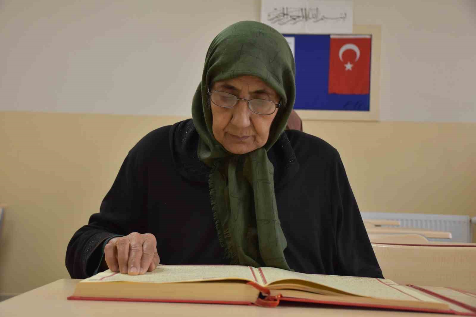 Hece hece başladı, 70’inden sonra Kur’an-ı Kerim’i öğrendi
