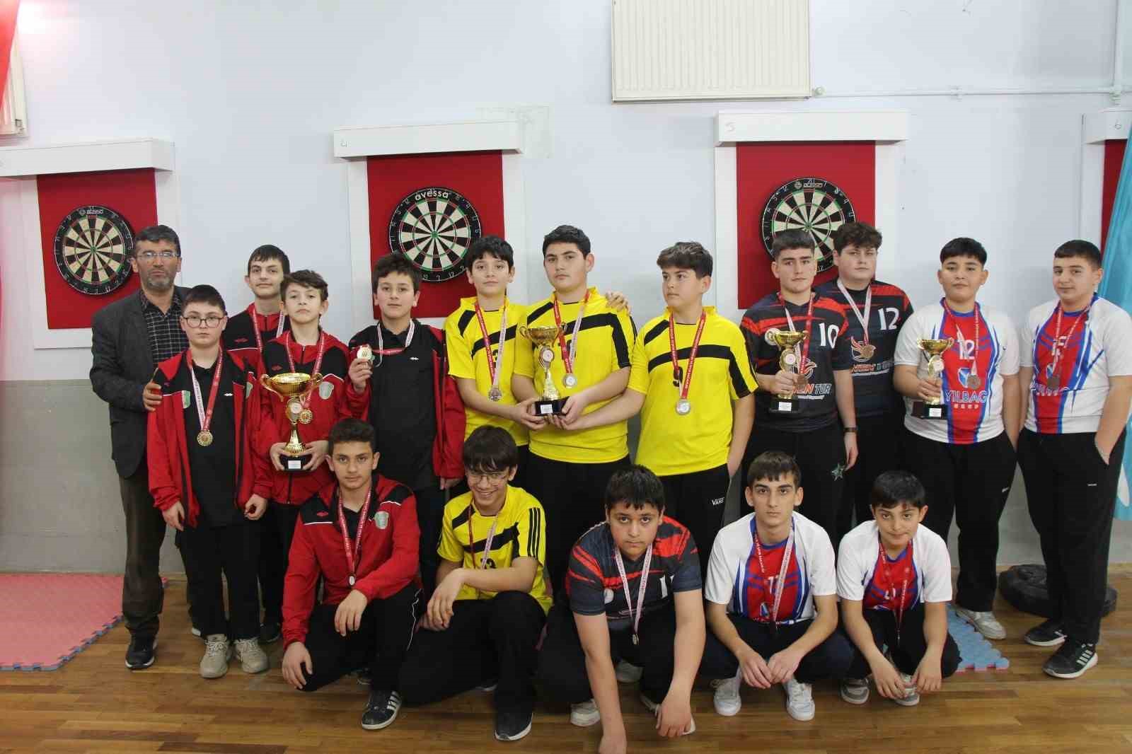 Hedefi 12 den vurdular
