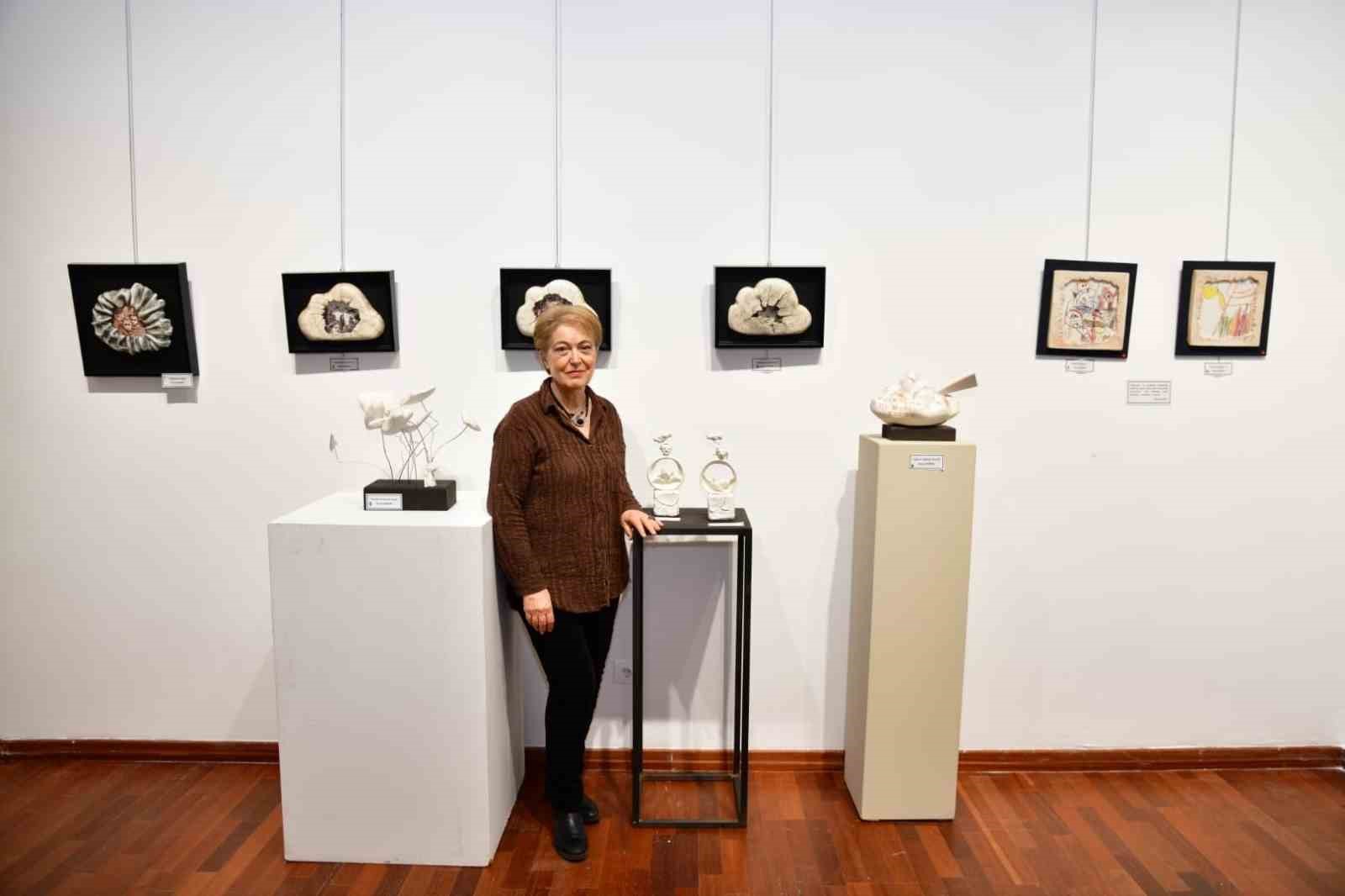 Hem ablasını hem umut sergisini yalnız bırakmadı
