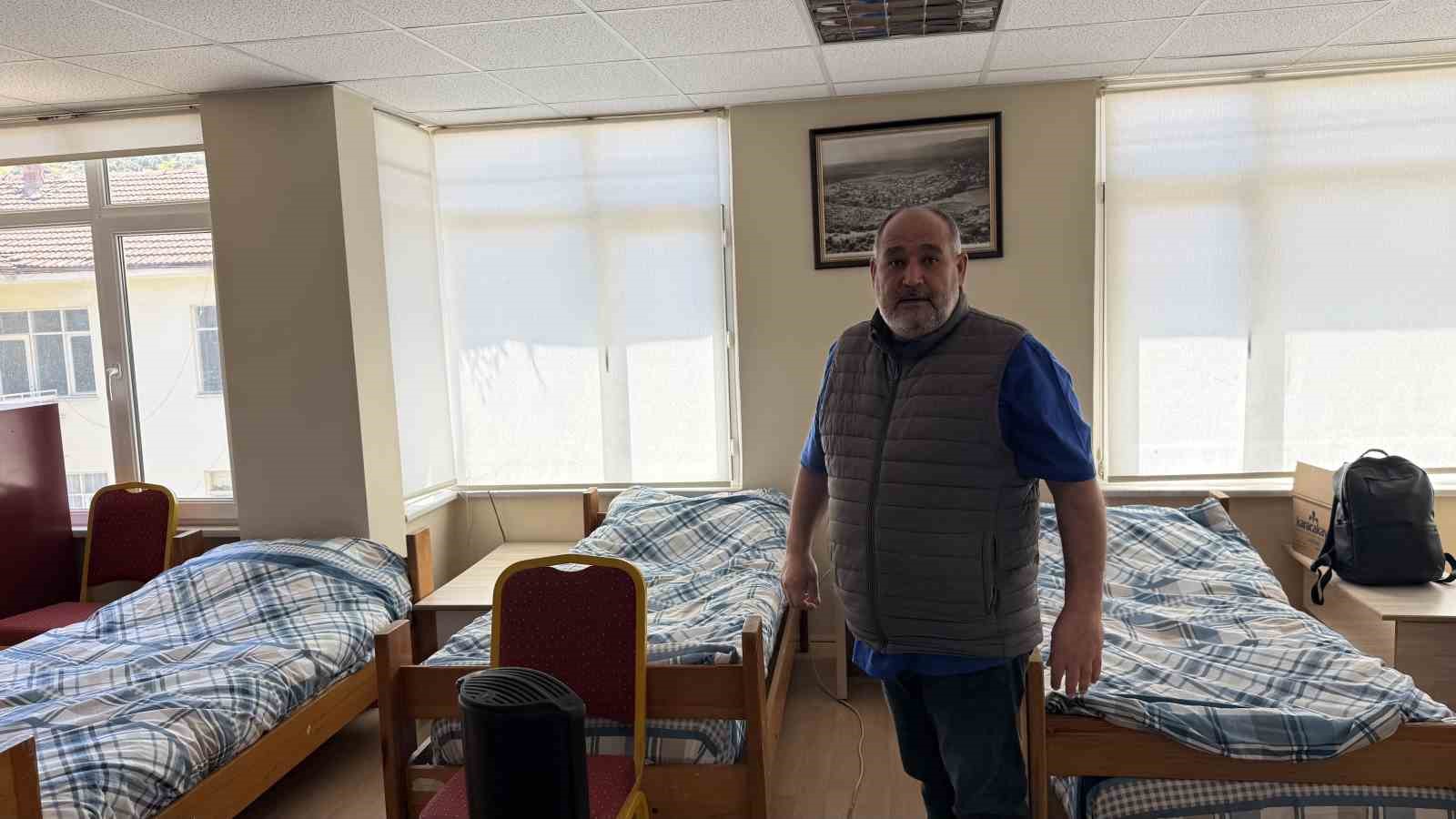 Hem başkan, hem teknik direktör, hem de malzemeci
