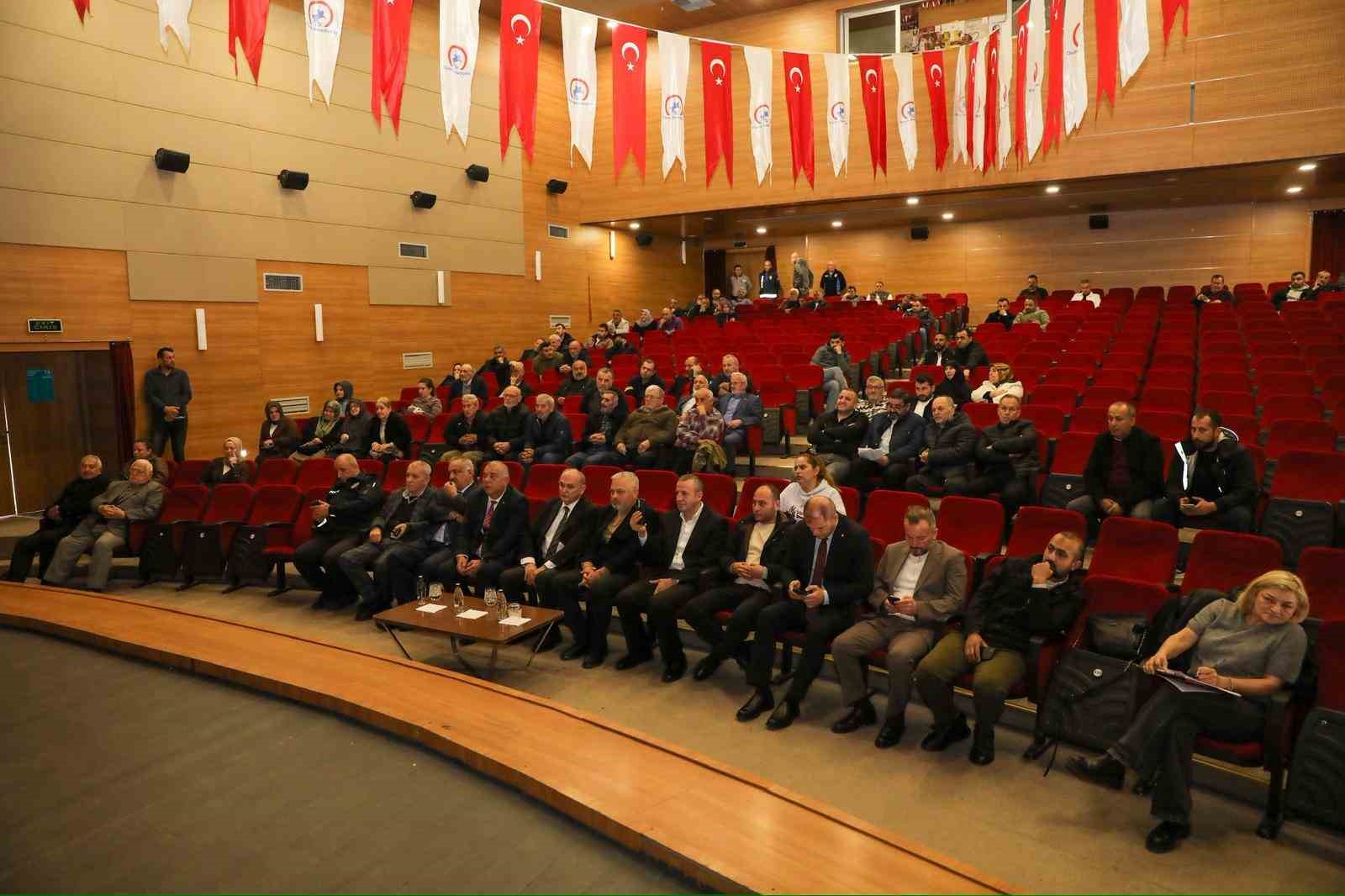 Hem pazaryeri hem fuar alanı
