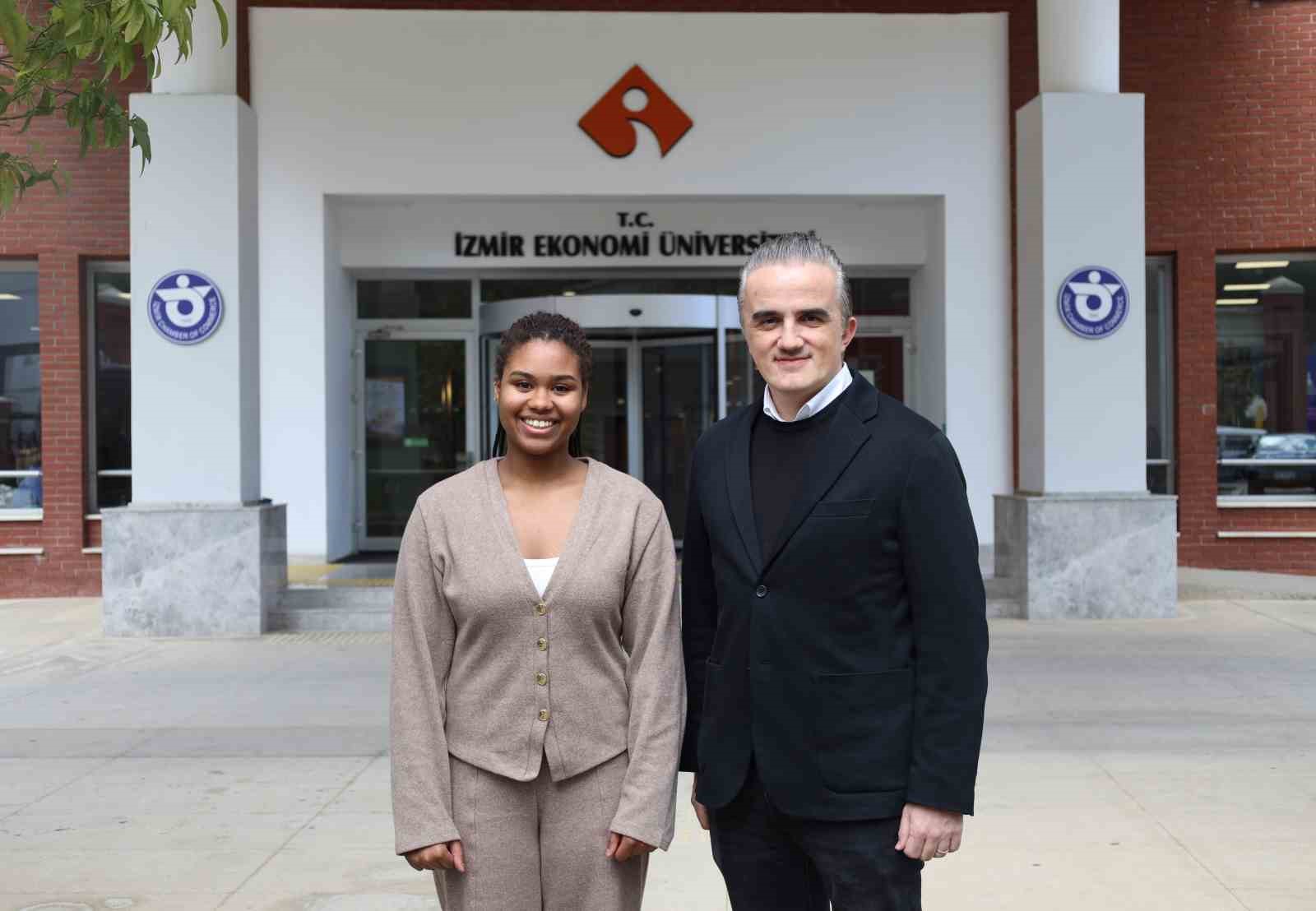 Hem suda hem sınıfta zirvede
Hem suda hem sınıfta zirvede