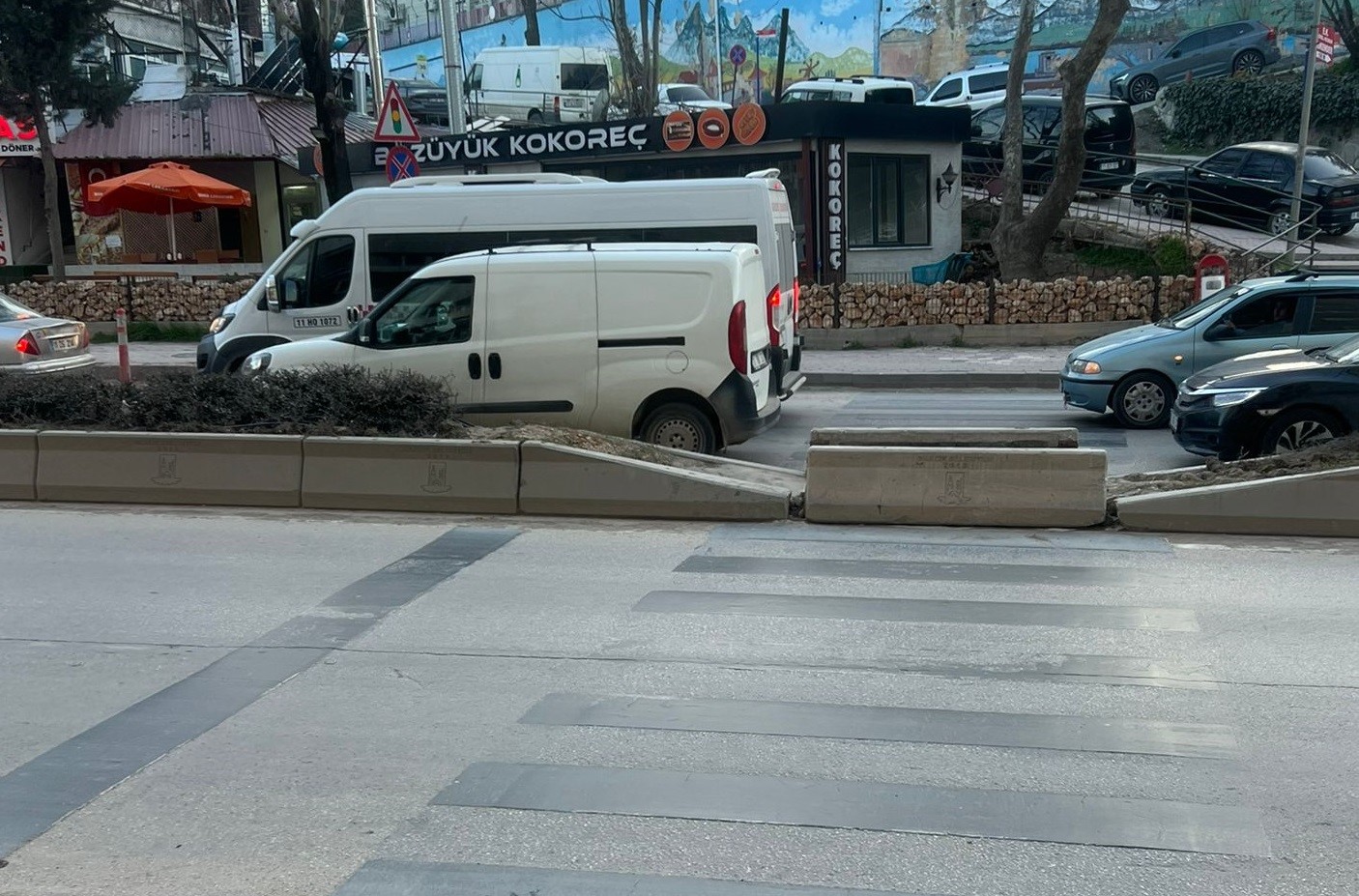 Hem yayaların hem de sürücülerin tepkisine neden olan uygulama
