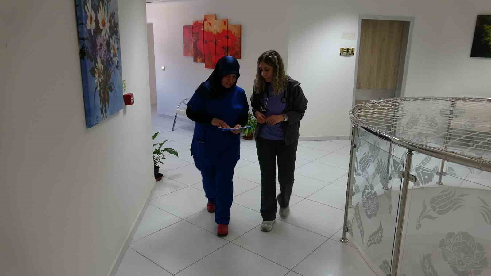 Hemşire anneler, doktor olan çocuklarıyla aynı hastanede görev yapıyor
