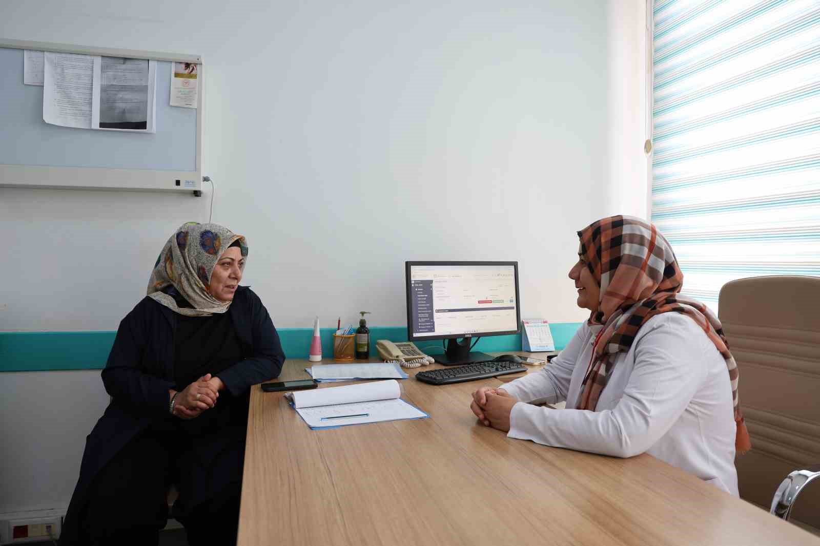 Hemşirenin ısrarıyla gittiği taramada meme kanseri çıktı: Hayatı kurtuldu
