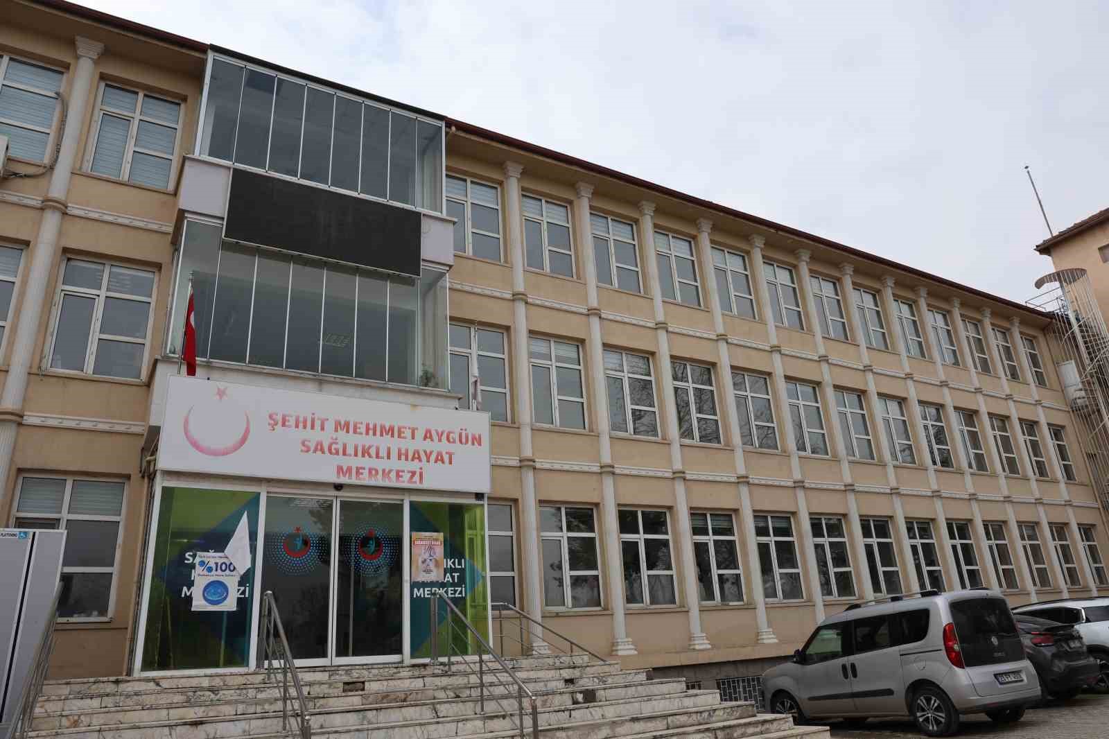 Hemşirenin ısrarıyla gittiği taramada meme kanseri çıktı: Hayatı kurtuldu
