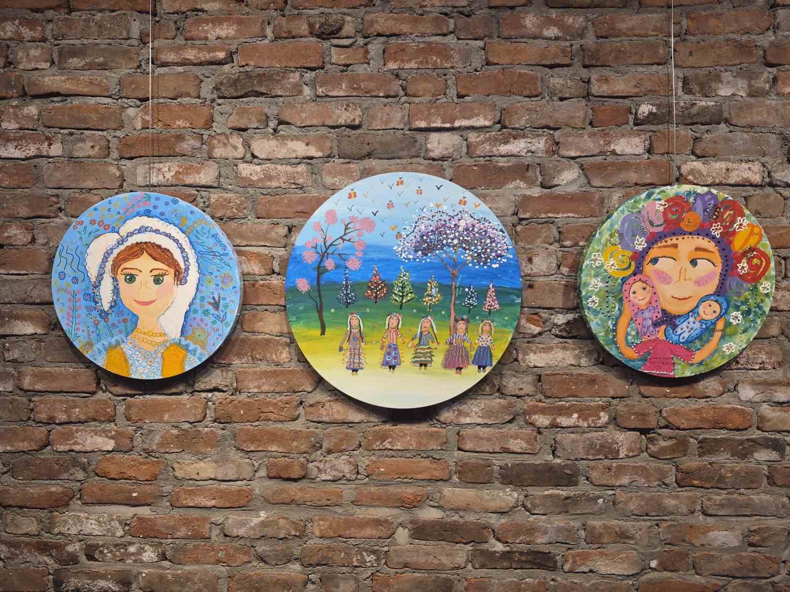 Henüz 9 yaşında ilk kişisel sergisini sanatseverler ile buluşturdu
