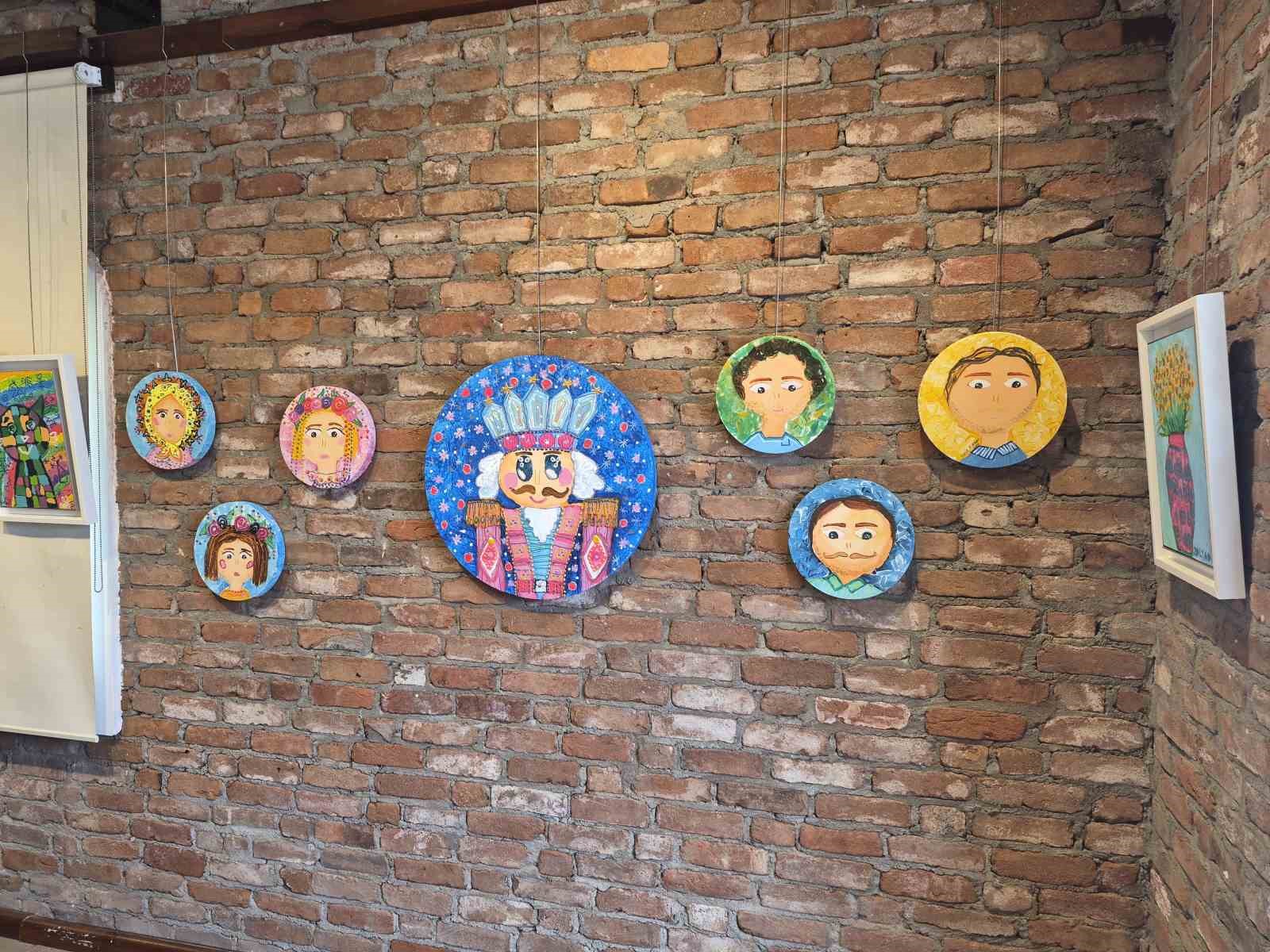 Henüz 9 yaşında ilk kişisel sergisini sanatseverler ile buluşturdu
