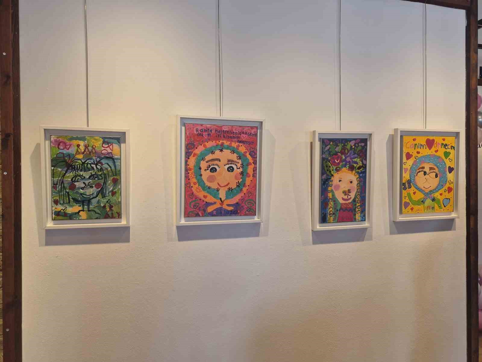 Henüz 9 yaşında ilk kişisel sergisini sanatseverler ile buluşturdu
