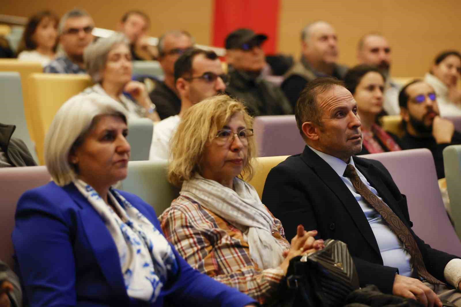 Her batık kendi dönemine ışık tutuyor
Her batık kendi dönemine ışık tutuyor