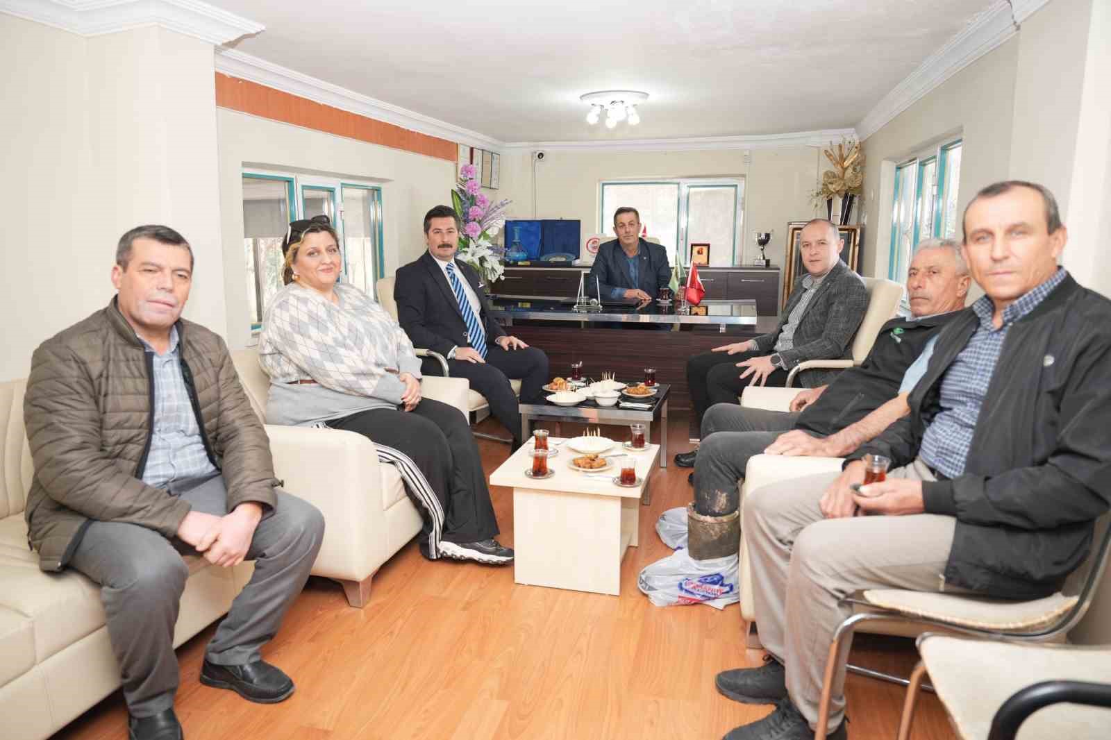 Her gün 3,5 ton sütten 12 çeşit peynir üretiyorlar
Her gün 3,5 ton sütten 12 çeşit peynir üretiyorlar