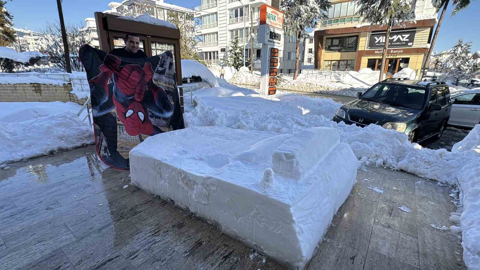 Herkes kardan gelin damat yaparken o yatak yapmayı seçti
