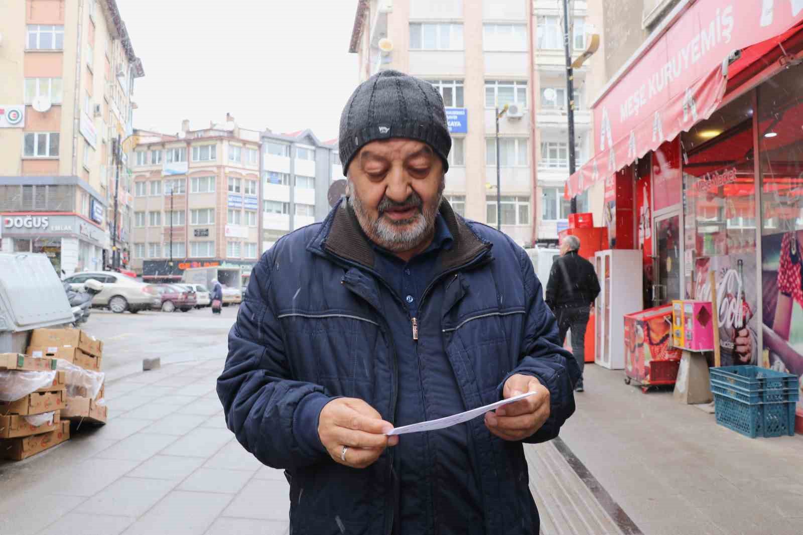 Hesabına gelen parayı iade etmişti, umre vaadiyle dolandırıldı
