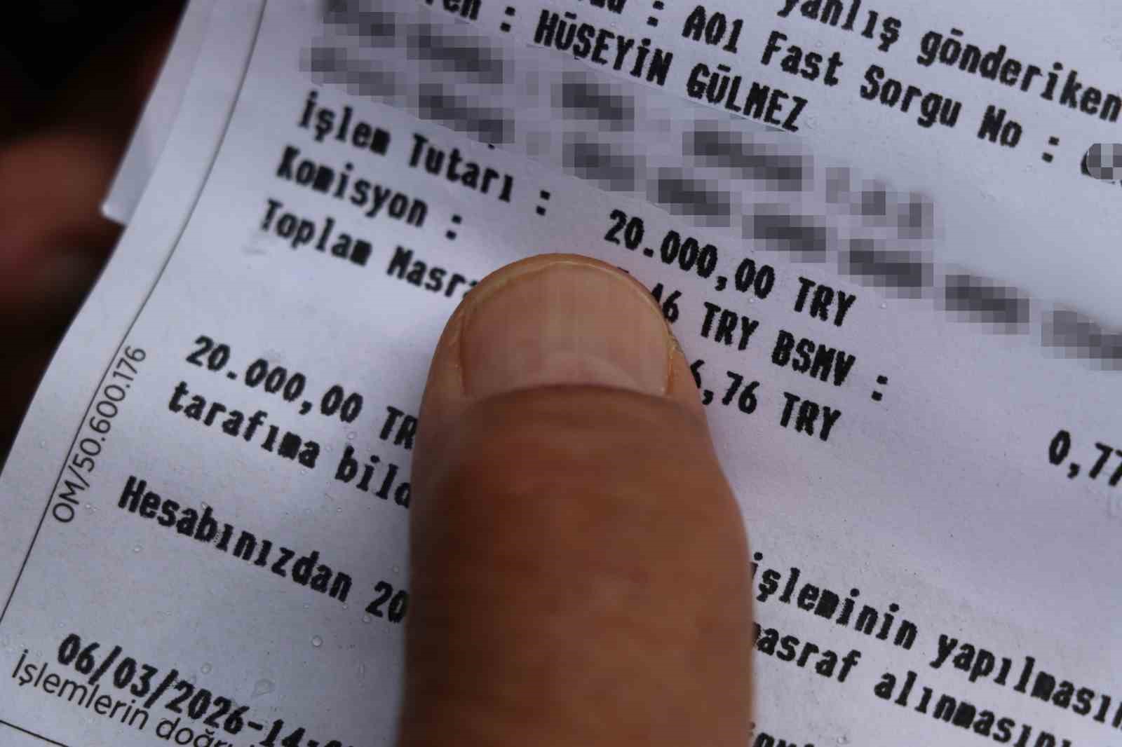 Hesabına yanlışlıkla gelen parayı banka şubesine giderek geri gönderdi
