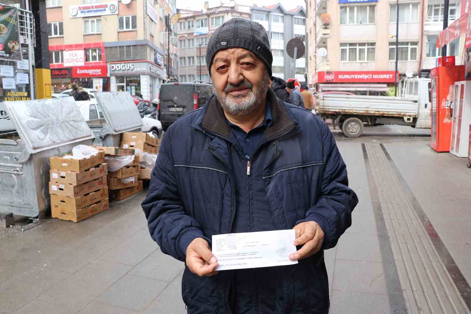 Hesabına yanlışlıkla gelen parayı banka şubesine giderek geri gönderdi
